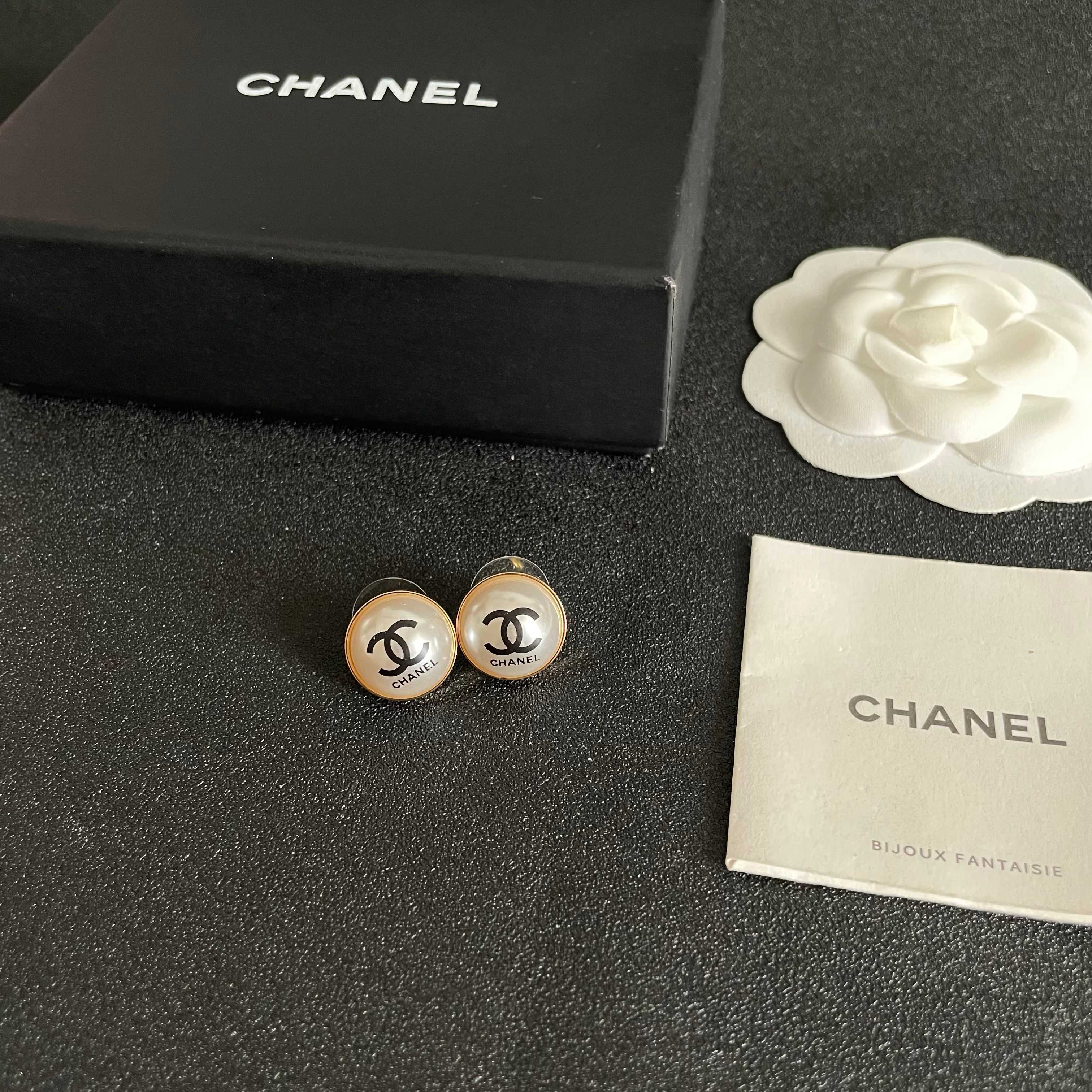 Chanel香奈儿 中古 耳钉👀小香家的款式真心无需多介绍😘🎶每一款都超好看，精致大方，非常显气质