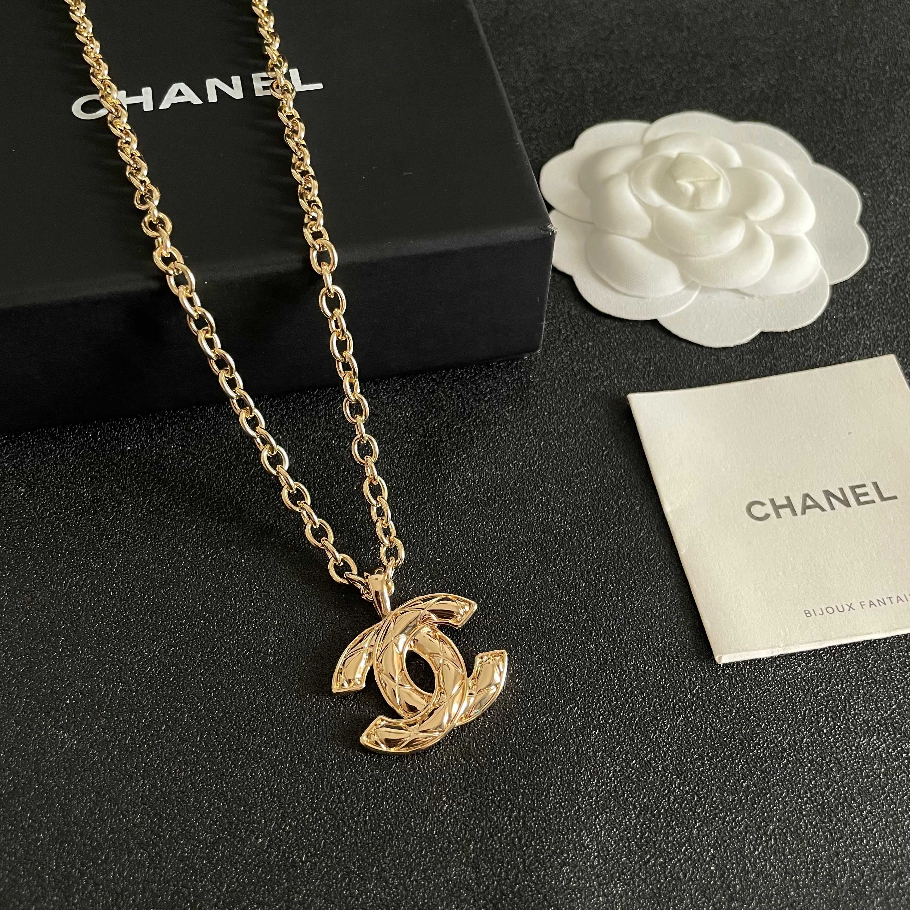 Chanel香奈儿 中古 项链👀小香家的款式真心无需多介绍😘🎶每一款都超好看，精致大方，非常显气质.