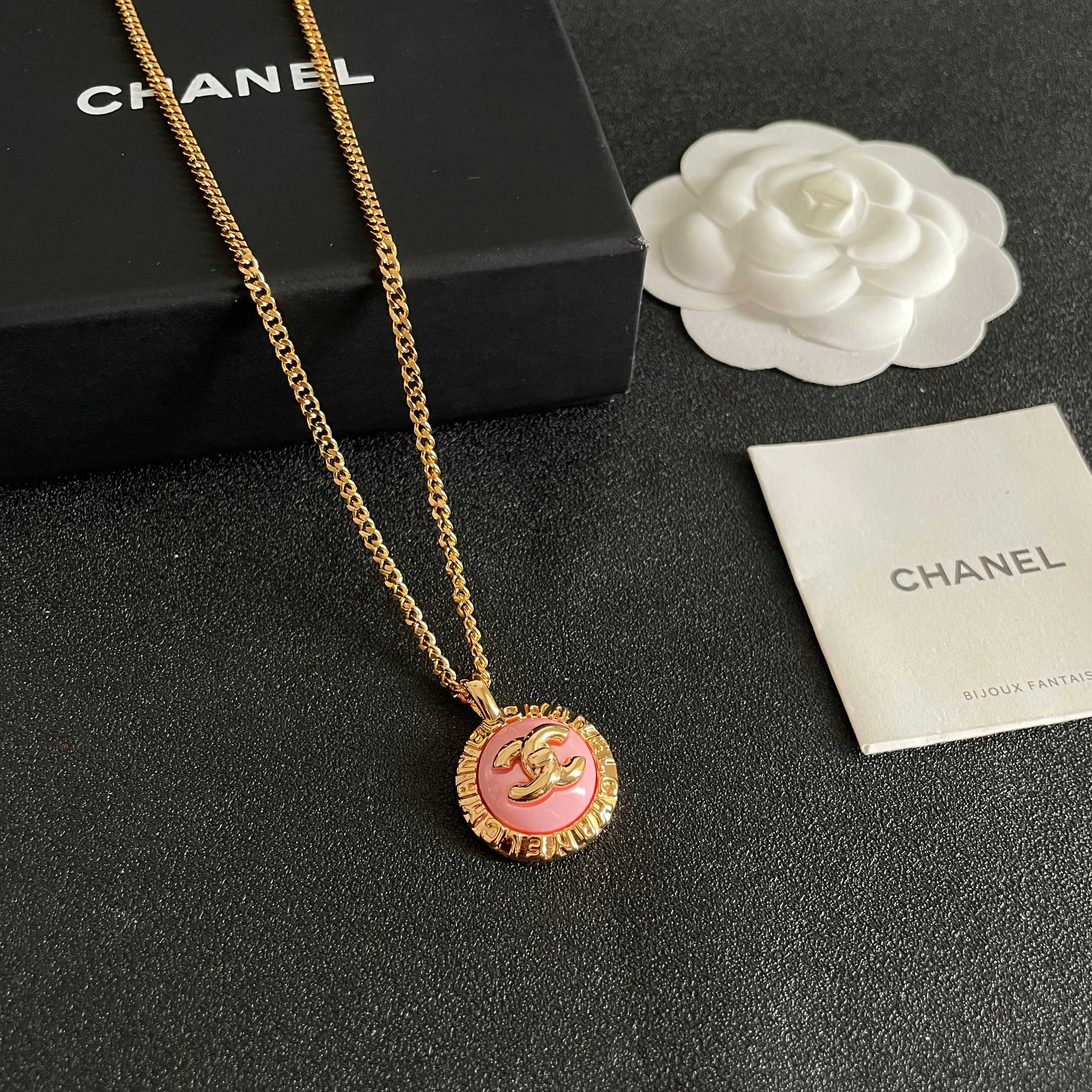 Chanel香奈儿 中古 项链👀小香家的款式真心无需多介绍😘🎶每一款都超好看，精致大方，非常显气质.