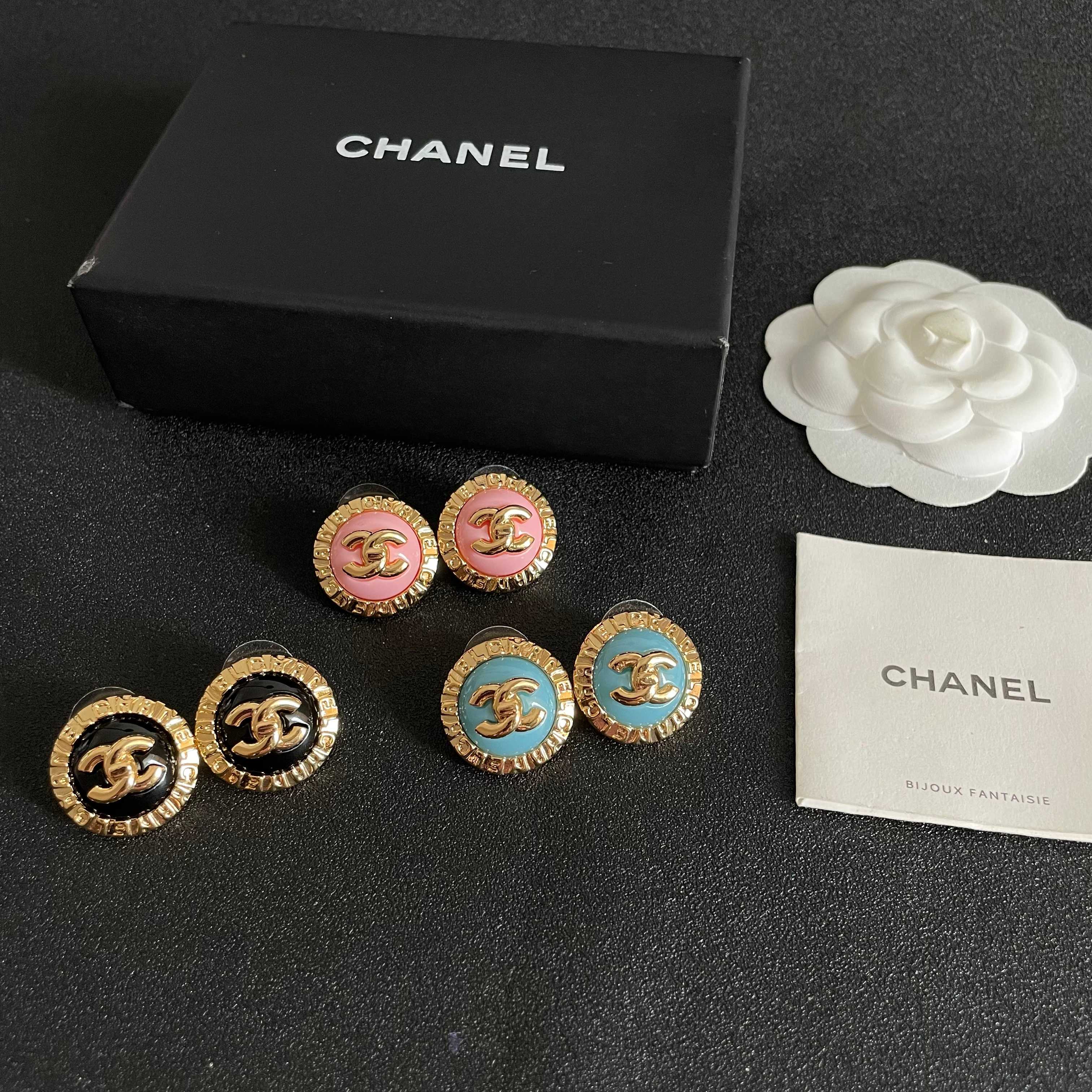 Chanel香奈儿 中古 耳钉👀小香家的款式真心无需多介绍😘🎶每一款都超好看，精致大方，非常显气质