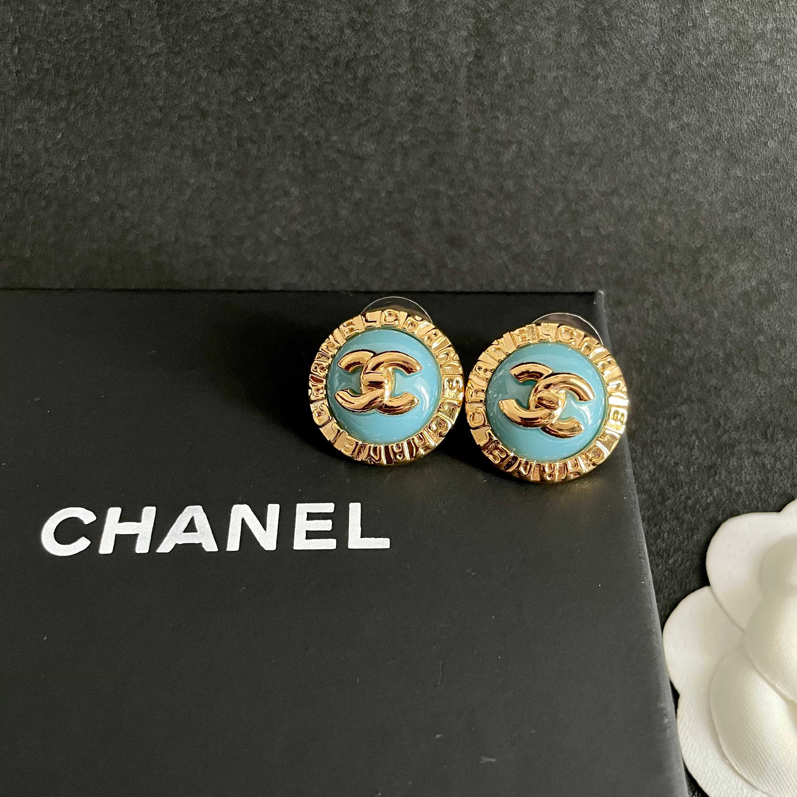 Chanel香奈儿 中古 耳钉👀小香家的款式真心无需多介绍😘🎶每一款都超好看，精致大方，非常显气质