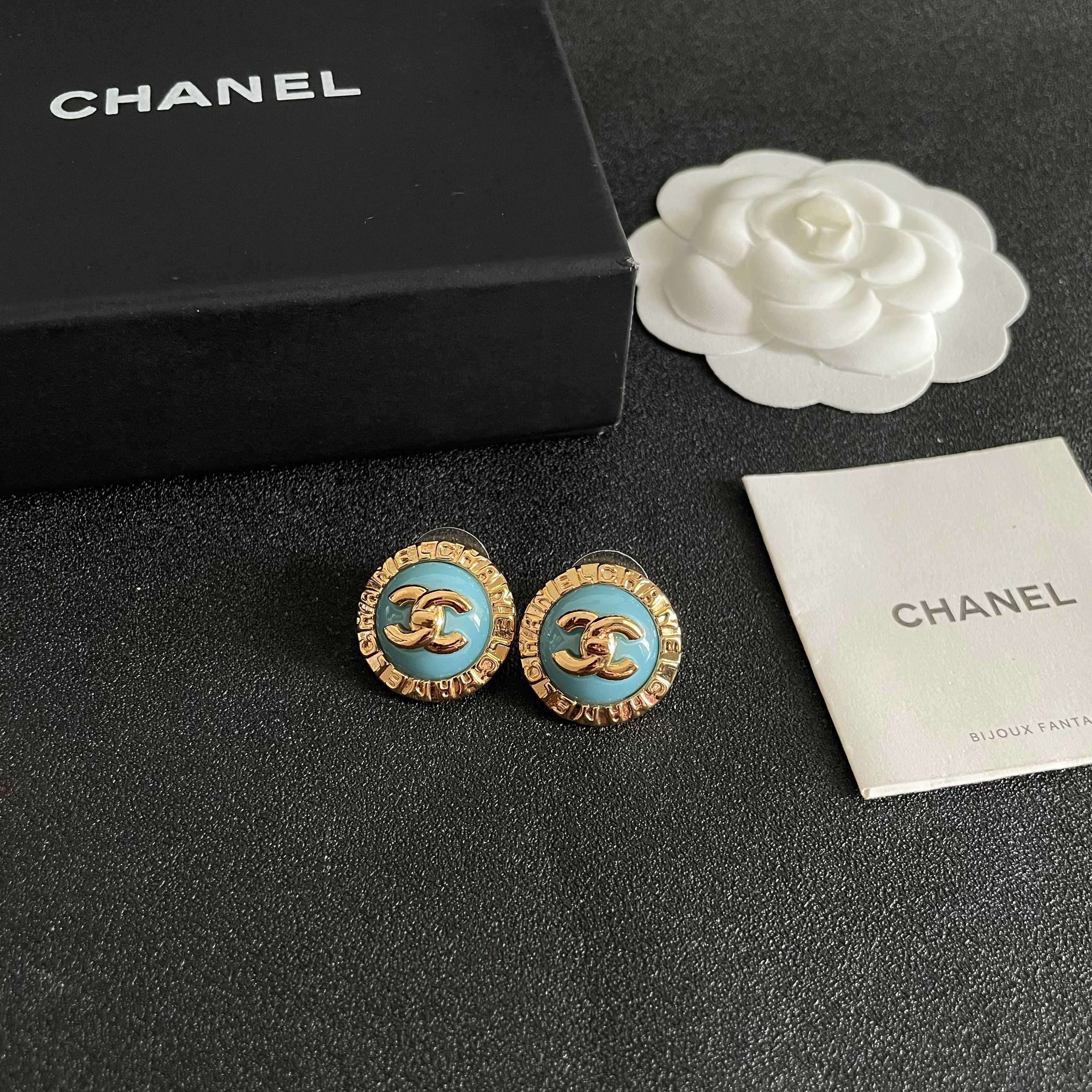 Chanel香奈儿 中古 耳钉👀小香家的款式真心无需多介绍😘🎶每一款都超好看，精致大方，非常显气质