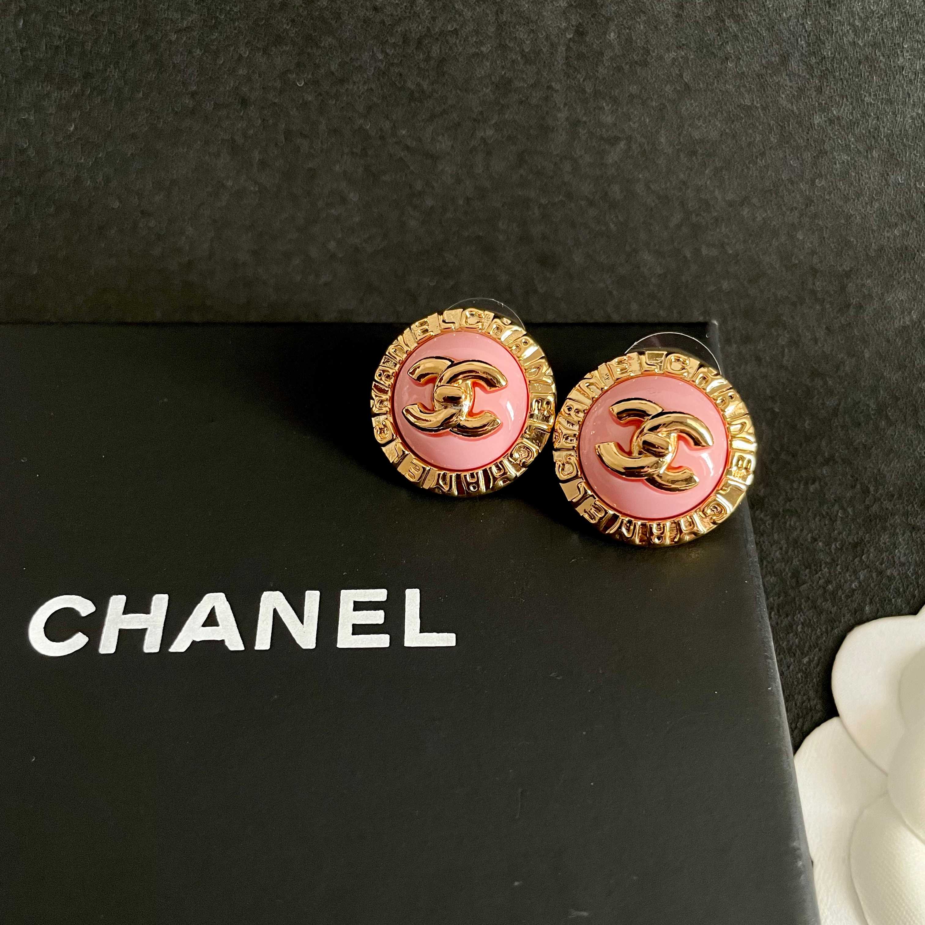 Chanel香奈儿 中古 耳钉👀小香家的款式真心无需多介绍😘🎶每一款都超好看，精致大方，非常显气质