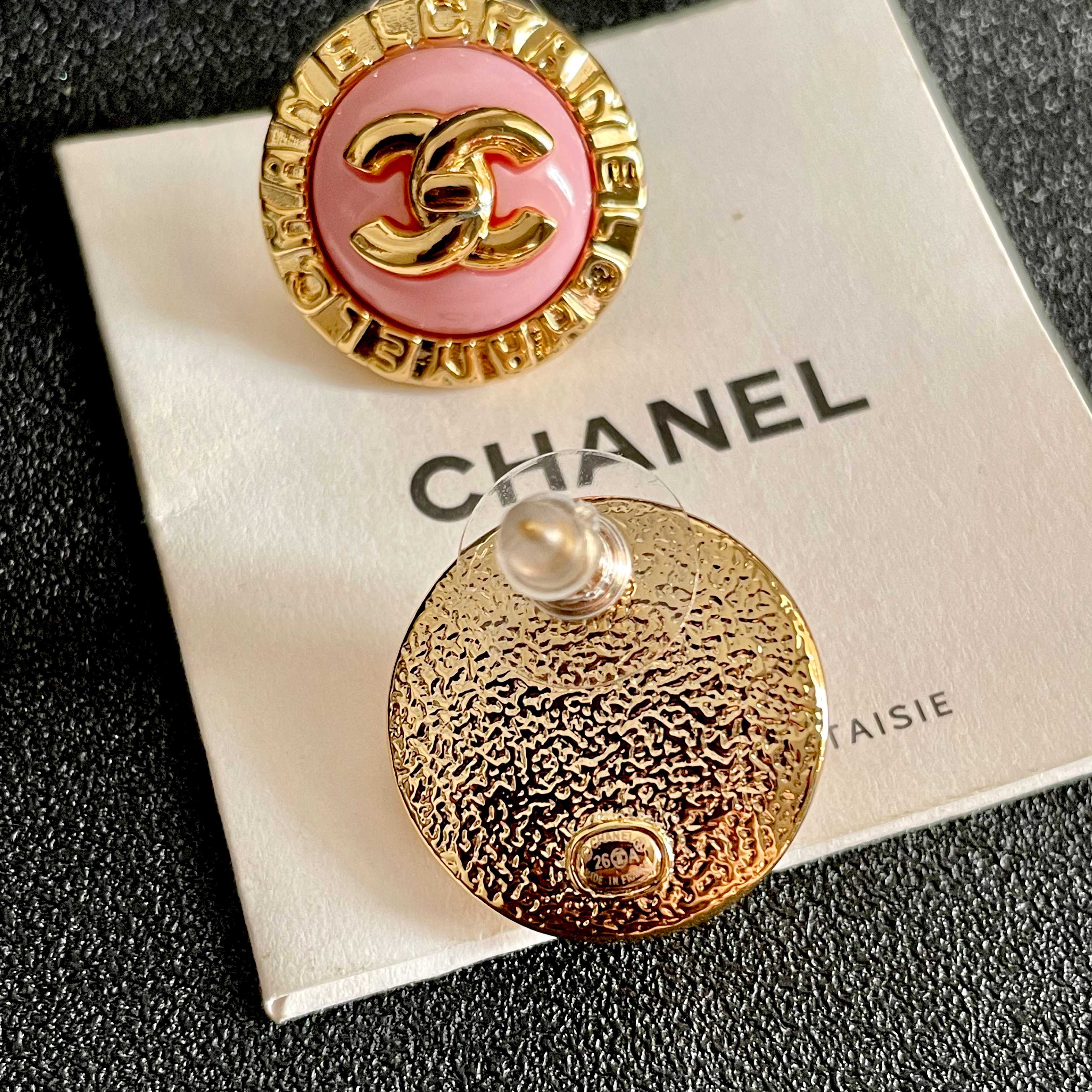 Chanel香奈儿 中古 耳钉👀小香家的款式真心无需多介绍😘🎶每一款都超好看，精致大方，非常显气质