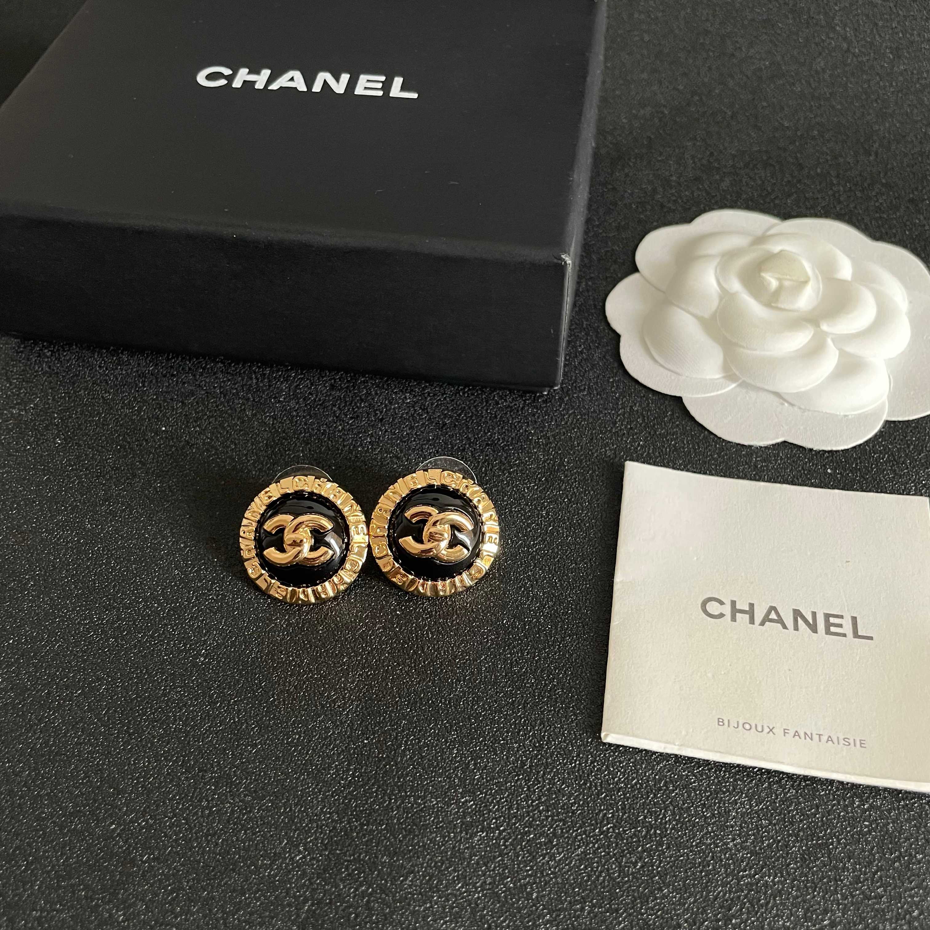 Chanel香奈儿 中古 耳钉👀小香家的款式真心无需多介绍😘🎶每一款都超好看，精致大方，非常显气质