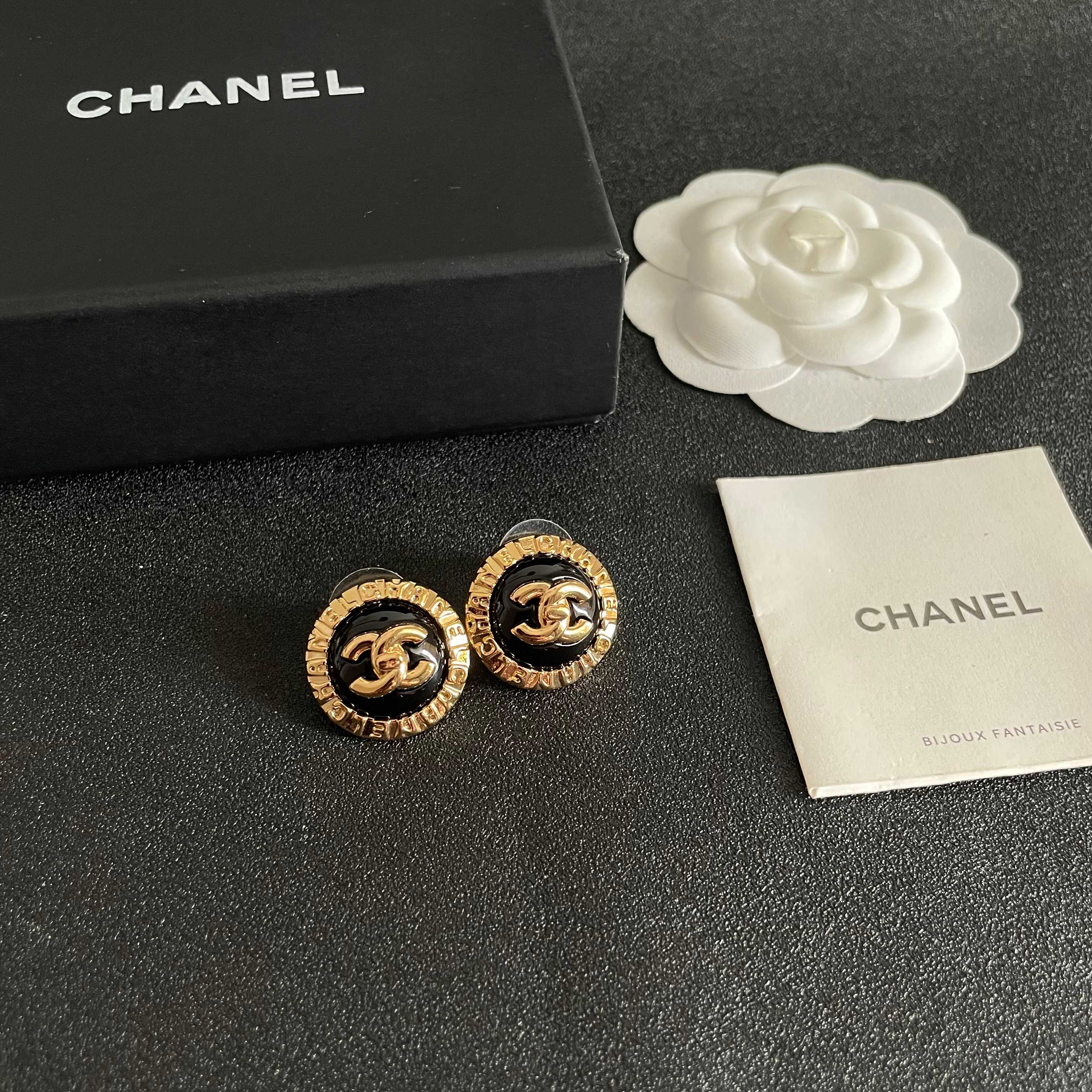 Chanel香奈儿 中古 耳钉👀小香家的款式真心无需多介绍😘🎶每一款都超好看，精致大方，非常显气质