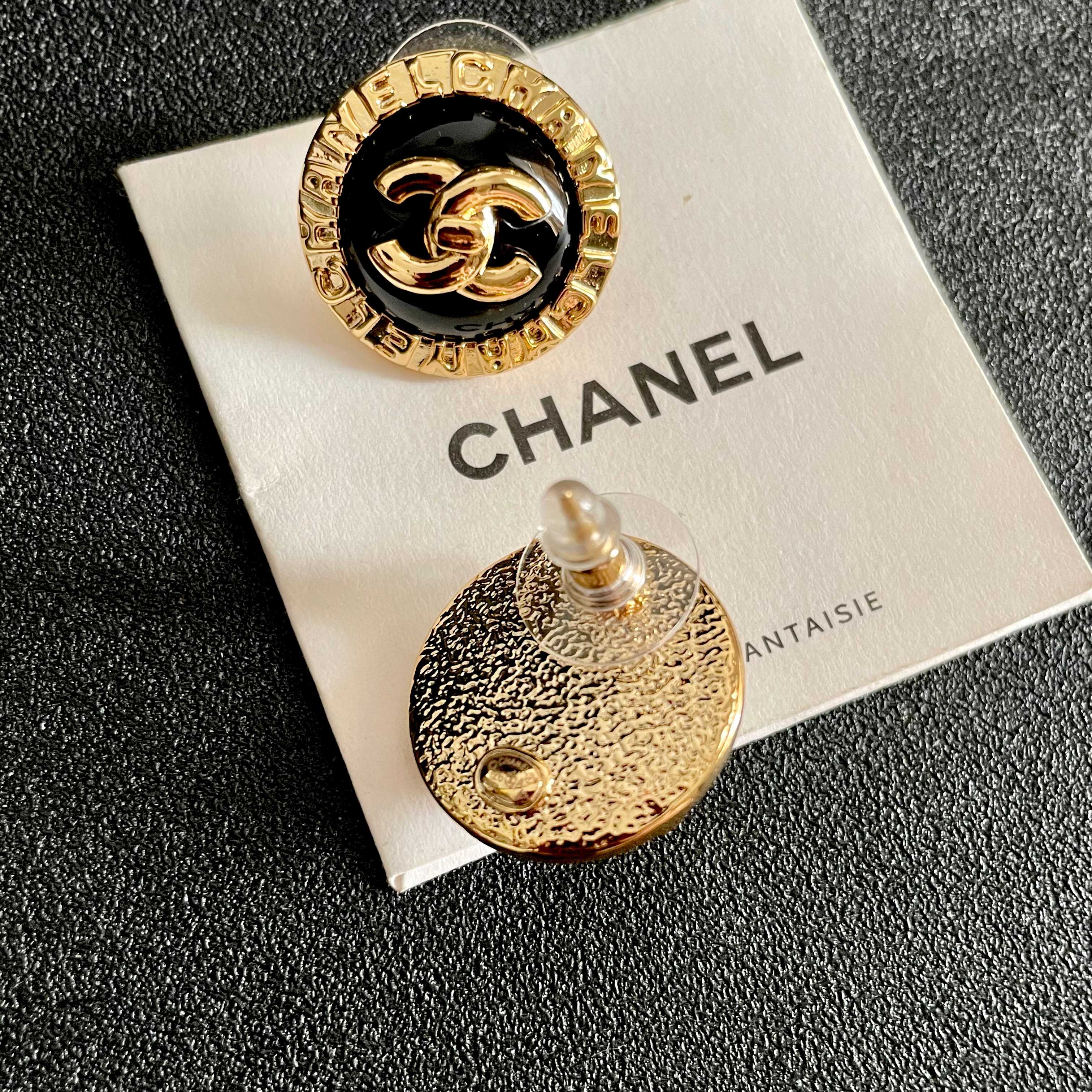 Chanel香奈儿 中古 耳钉👀小香家的款式真心无需多介绍😘🎶每一款都超好看，精致大方，非常显气质