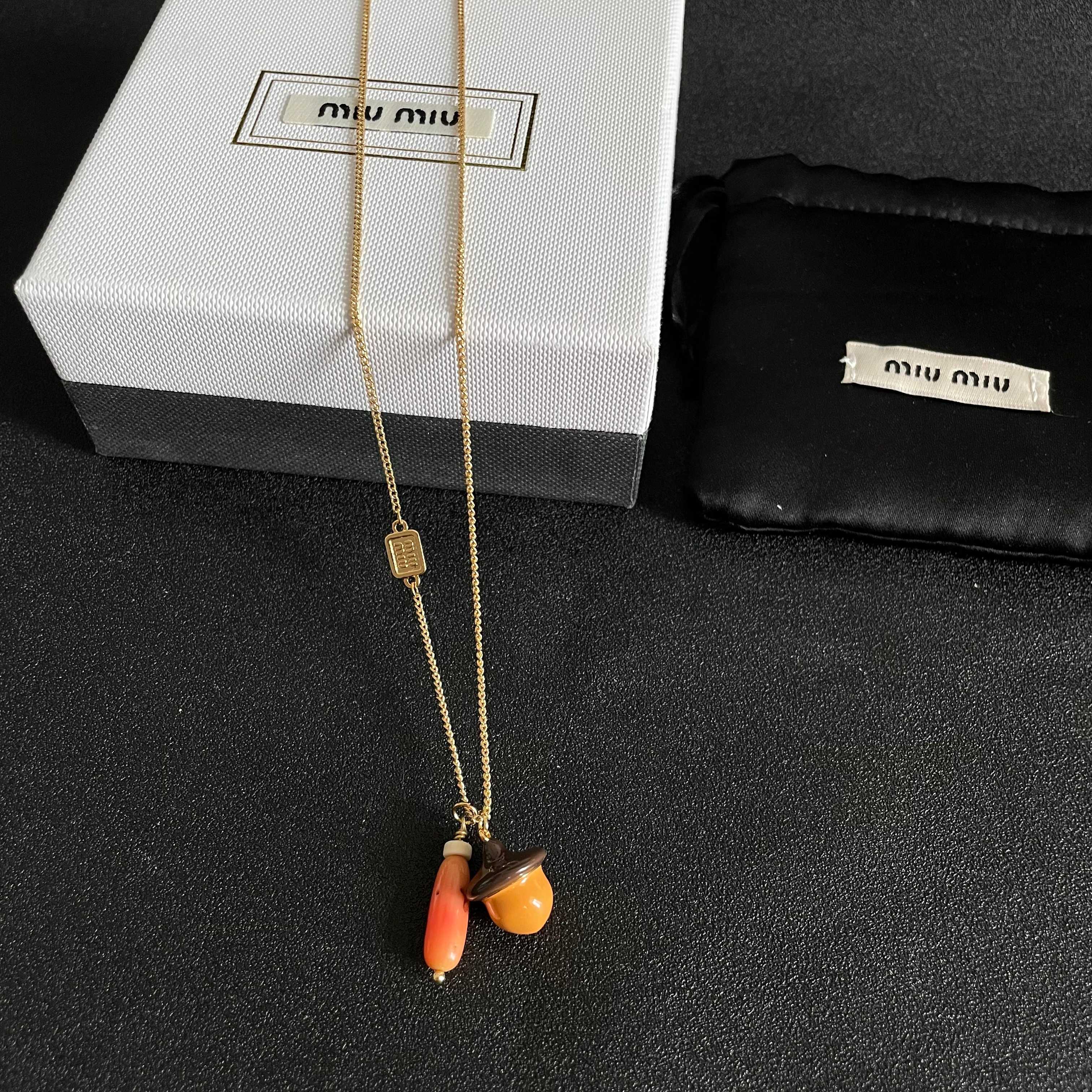 项链 👌官网打版 miumiu字母项链 优雅大方精工设计   雕刻 非常修饰脸型    青春活力    