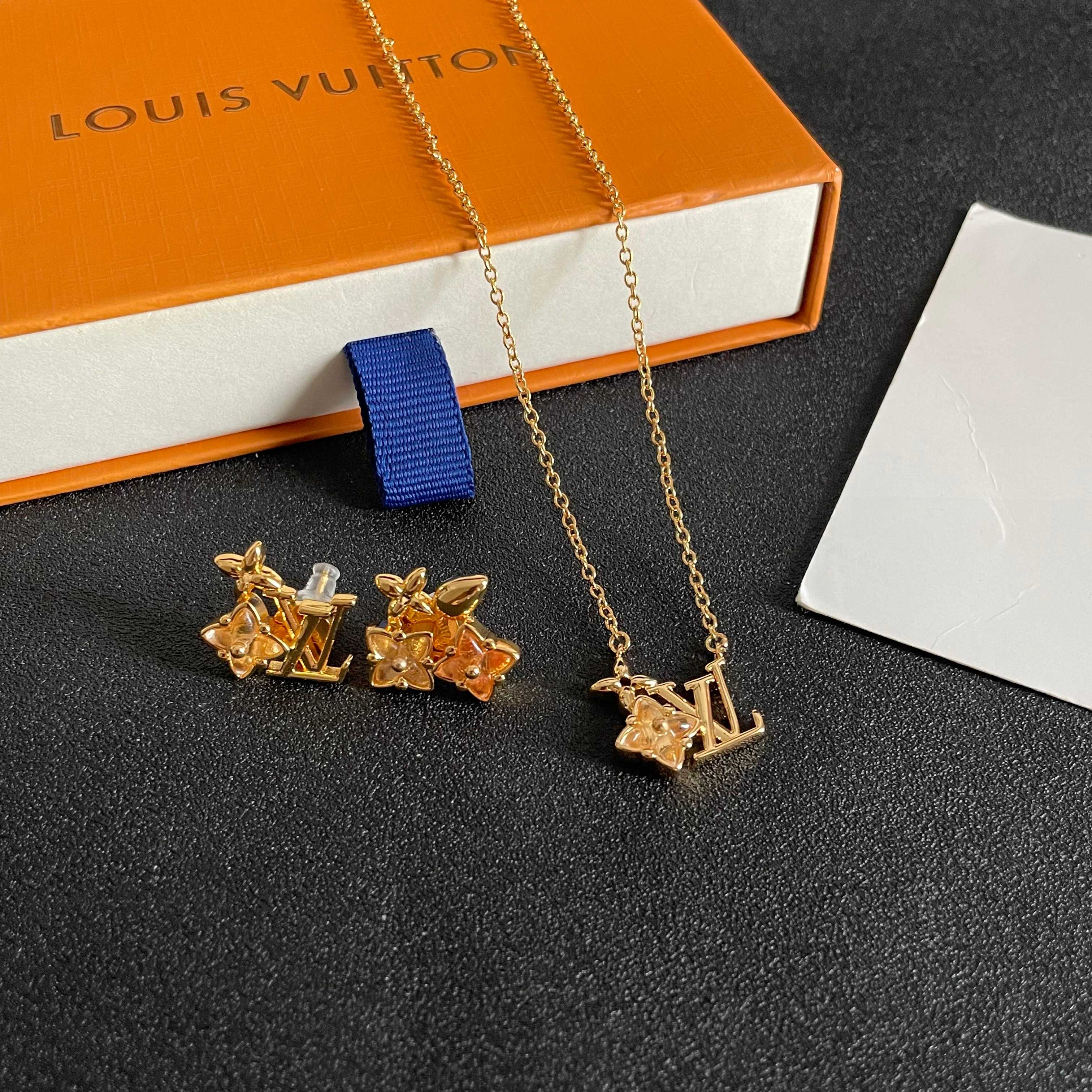 👑Lv 路易威登 2026年早春新品耳钉 经典老花耳环 超精工cnc工艺技术 上身美美哒 特别适合夏日搭