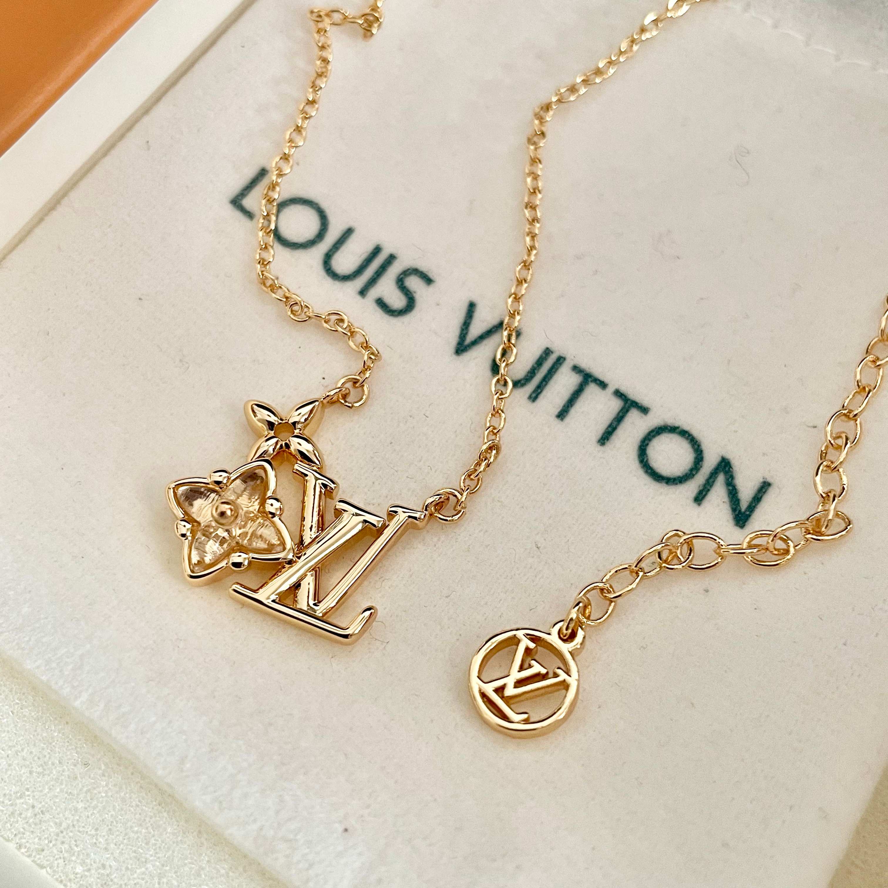 💥💥Louis Vuitton 路易威登 设计独特 (用LV经典之作图形理念)👋好看🧚‍♀️项链 超级无