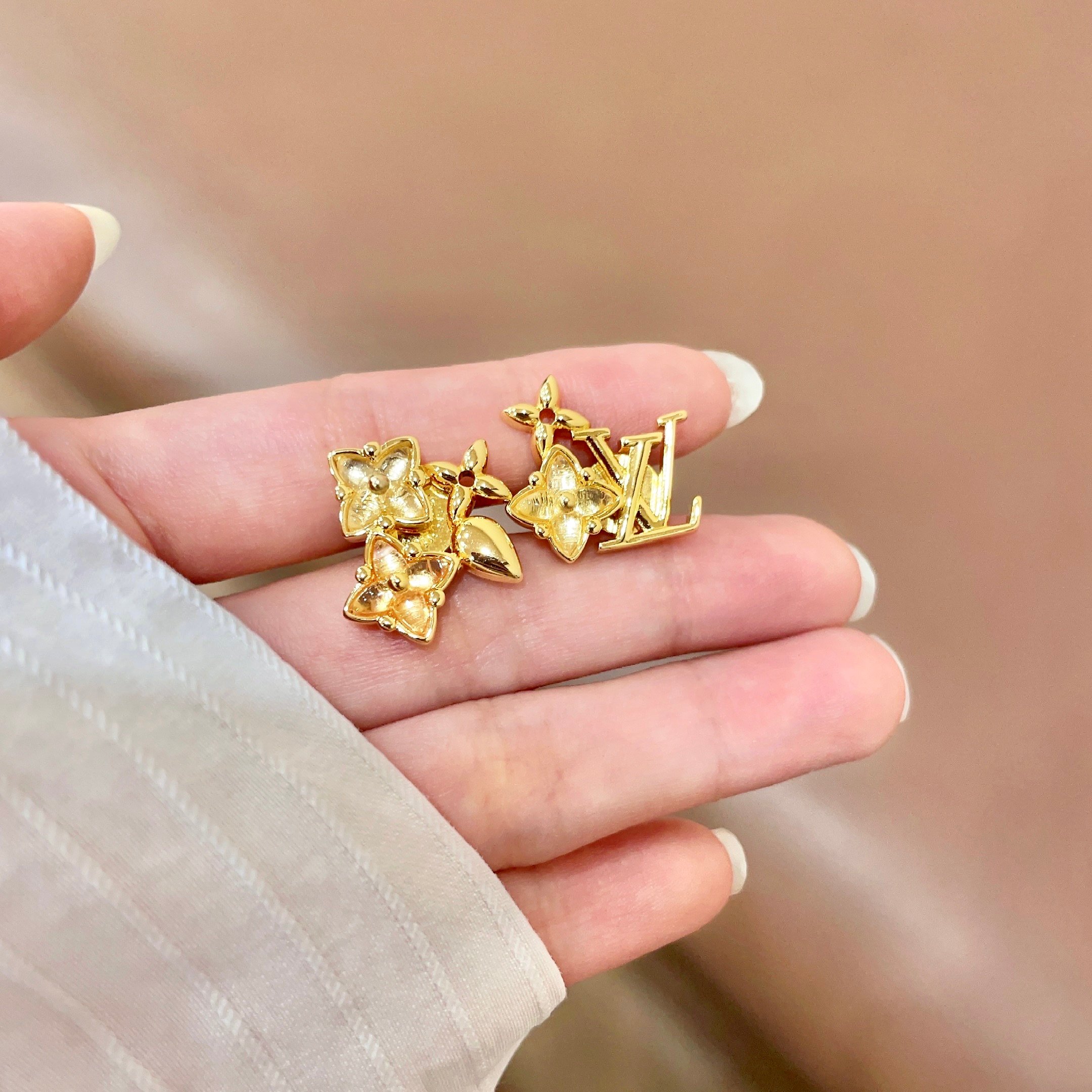 👑Lv 路易威登 2026年早春新品耳钉 经典老花耳环 超精工cnc工艺技术 上身美美哒 特别适合夏日搭