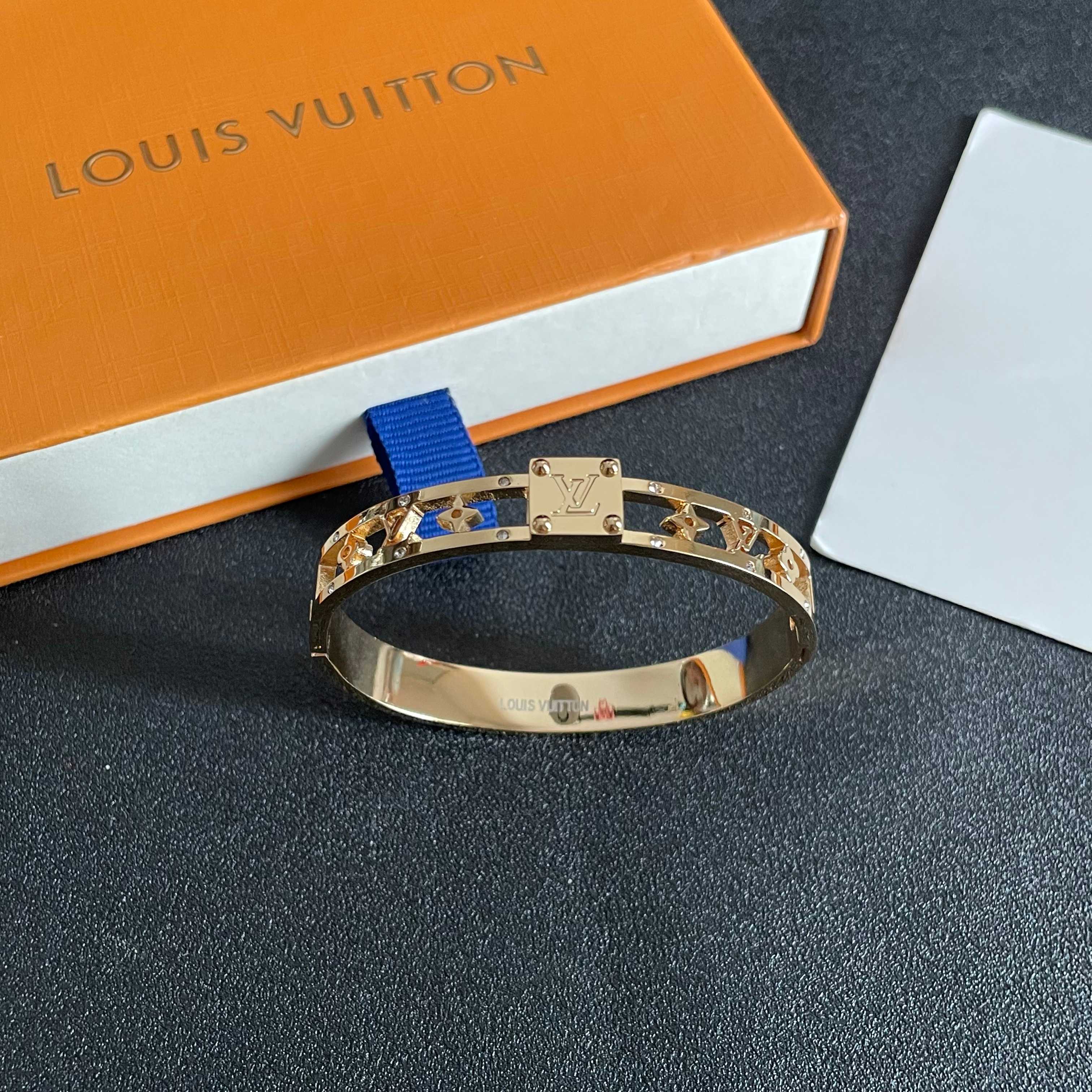 💥新品😍 原单货 LV中性款雕刻镂空字母手镯🔹21Cm大码🔹Louis Vuitton 路易威登 🔹专柜