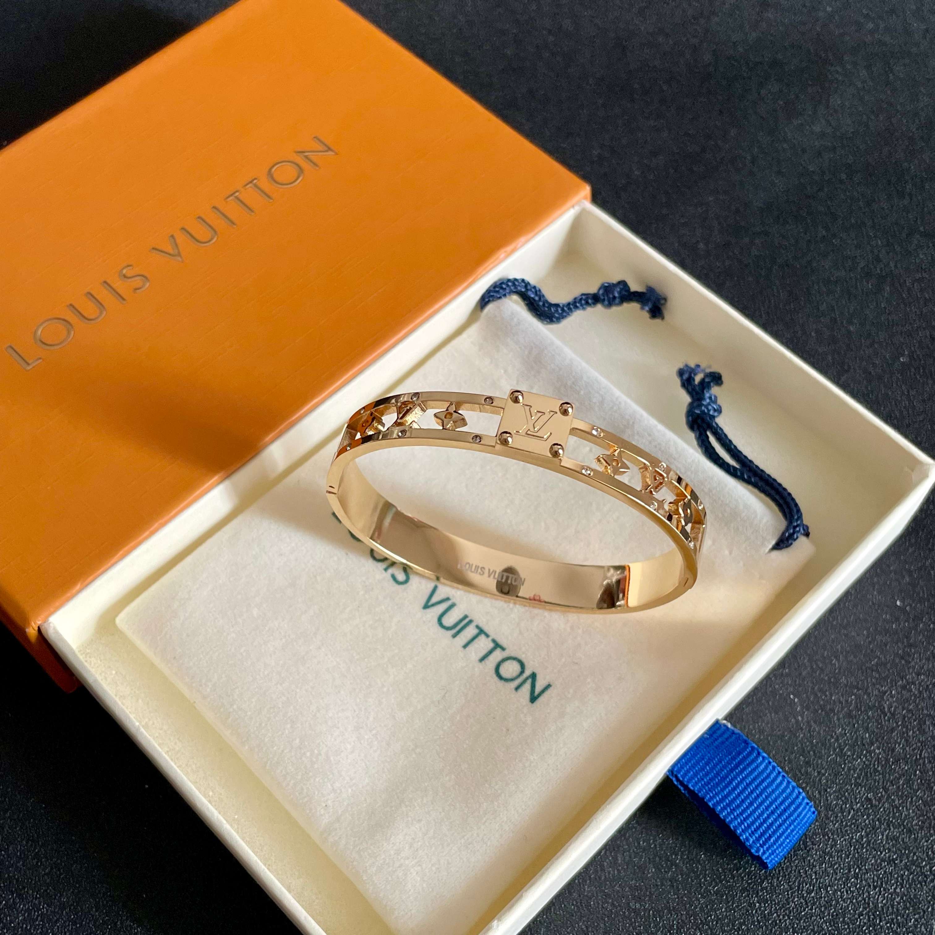 💥新品😍 原单货 LV中性款雕刻镂空字母手镯🔹21Cm大码🔹Louis Vuitton 路易威登 🔹专柜