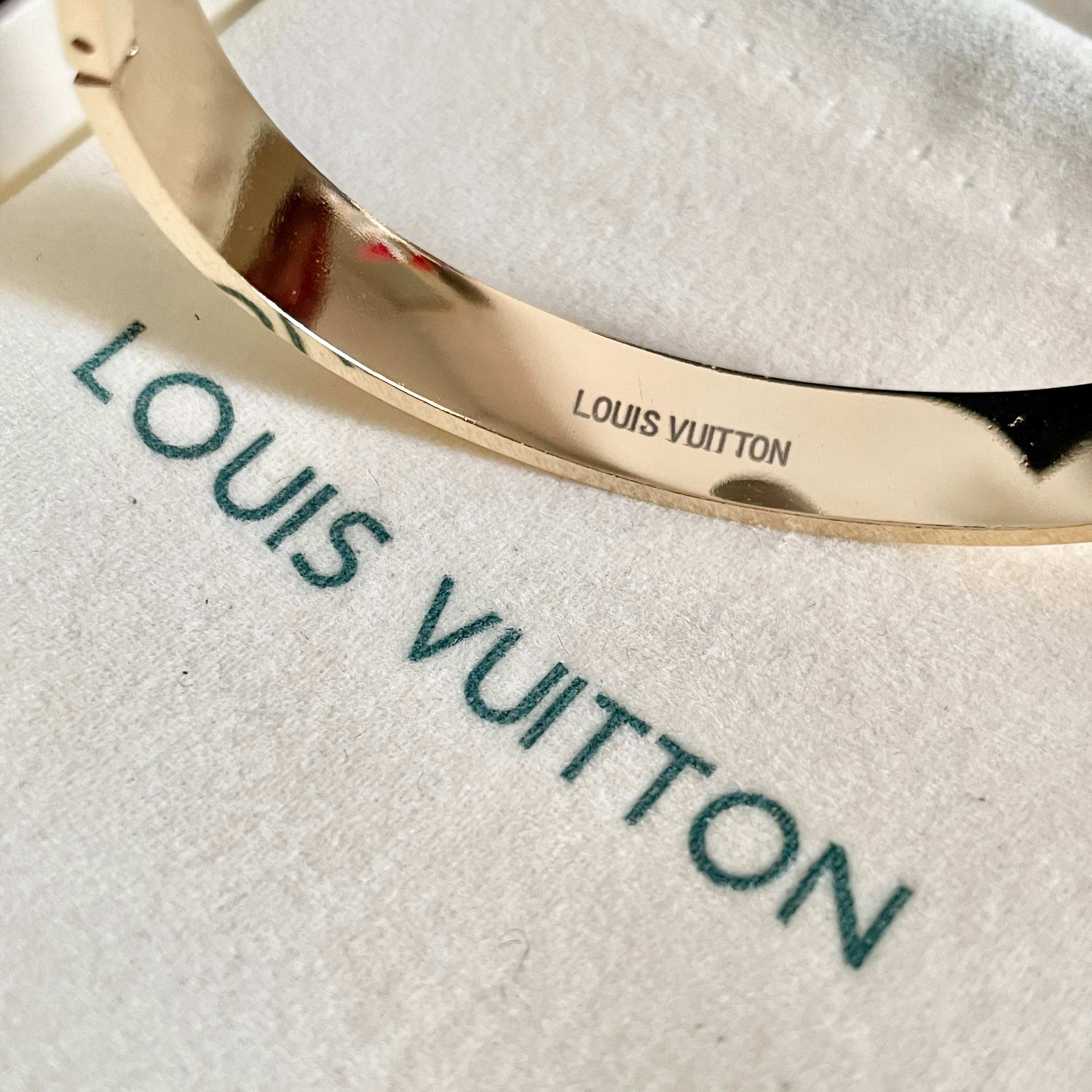 💥新品😍 原单货 LV中性款雕刻镂空字母手镯🔹21Cm大码🔹Louis Vuitton 路易威登 🔹专柜