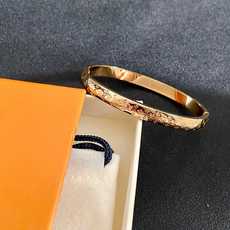 💥新品😍 原单货 LV手镯🔹🔹Louis Vuitton 路易威登 🔹专柜一致材质 火爆款出货 设计独特 💥新品😍 原单货 LV手镯🔹🔹Louis Vuitton 路易威登 🔹专柜一致材质 火爆款出货 设计独特