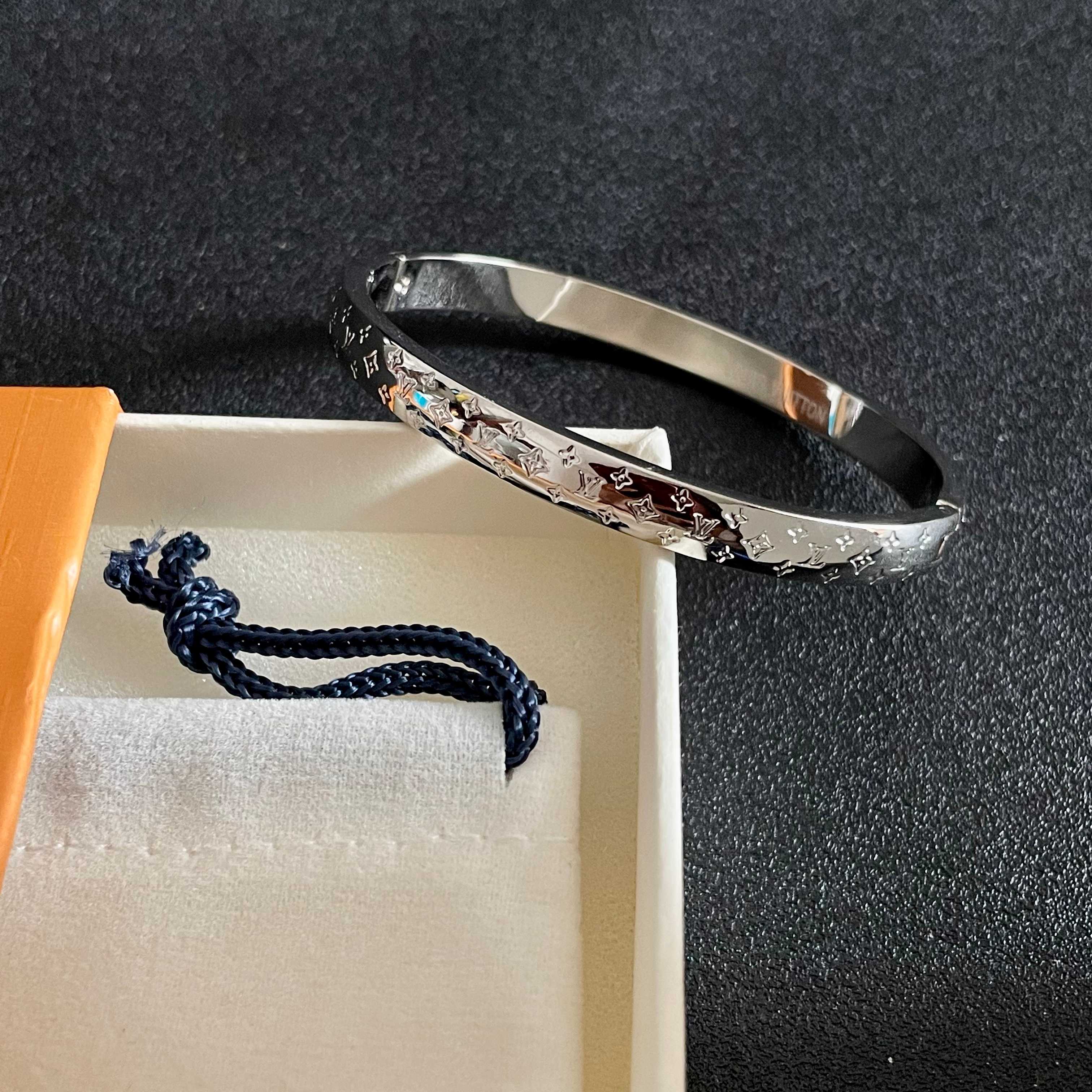 💥新品😍 原单货 LV手镯🔹🔹Louis Vuitton 路易威登 🔹专柜一致材质 火爆款出货 设计独特