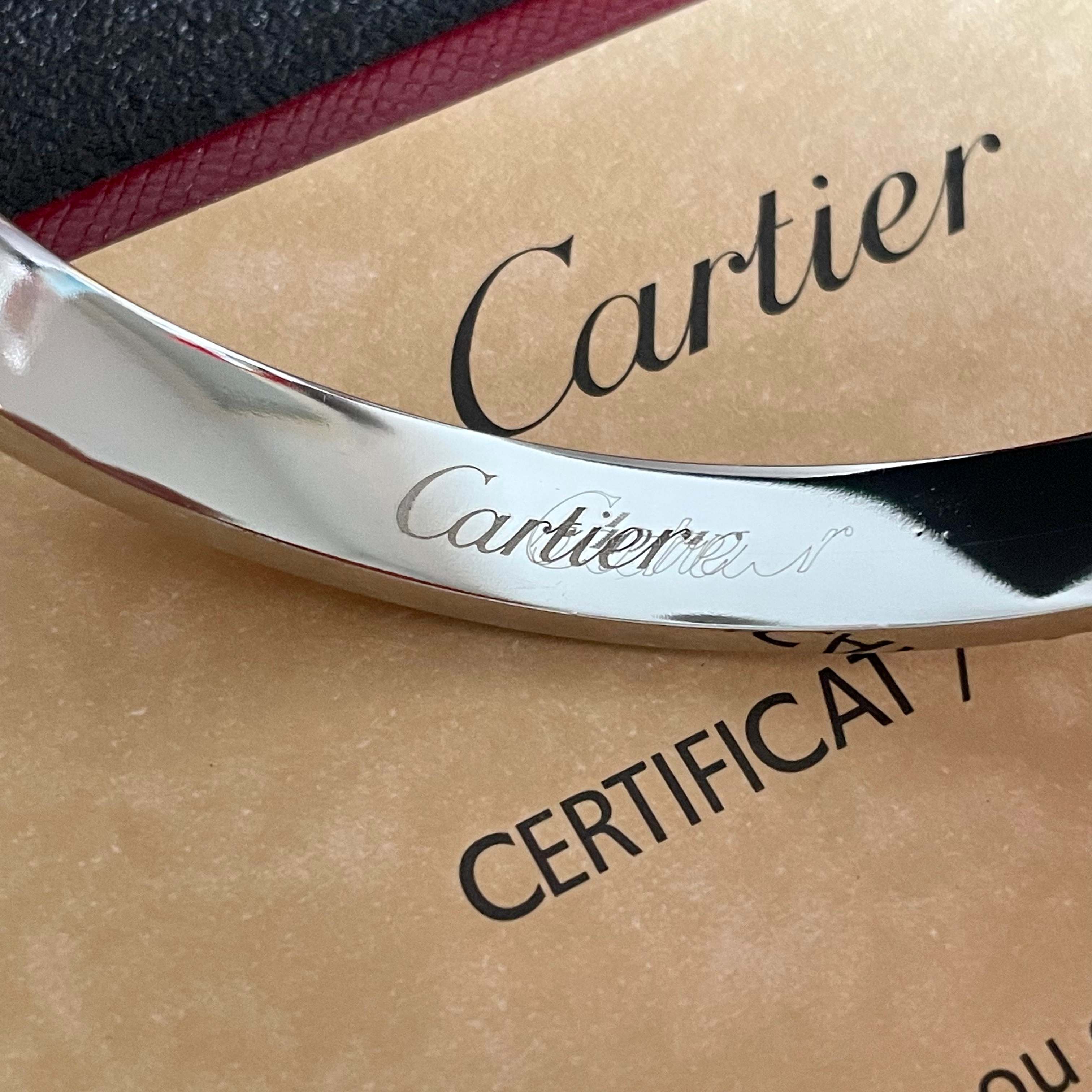 👑Cartier 卡地亚官网最新发布 👉🏻火爆半边满钻手镯💥进口精工保色18k💯高端定制👈🏻🙈🙈🙈顶级工