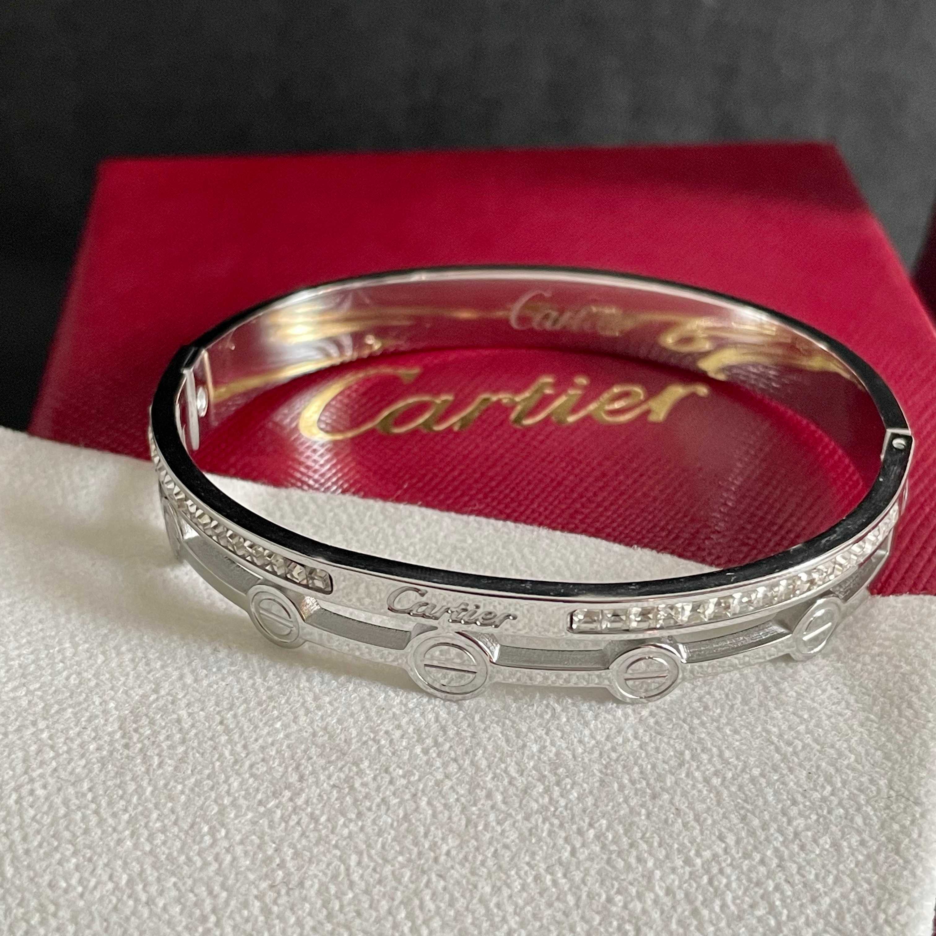 👑Cartier 卡地亚官网最新发布 👉🏻火爆半边满钻手镯💥进口精工保色18k💯高端定制👈🏻🙈🙈🙈顶级工