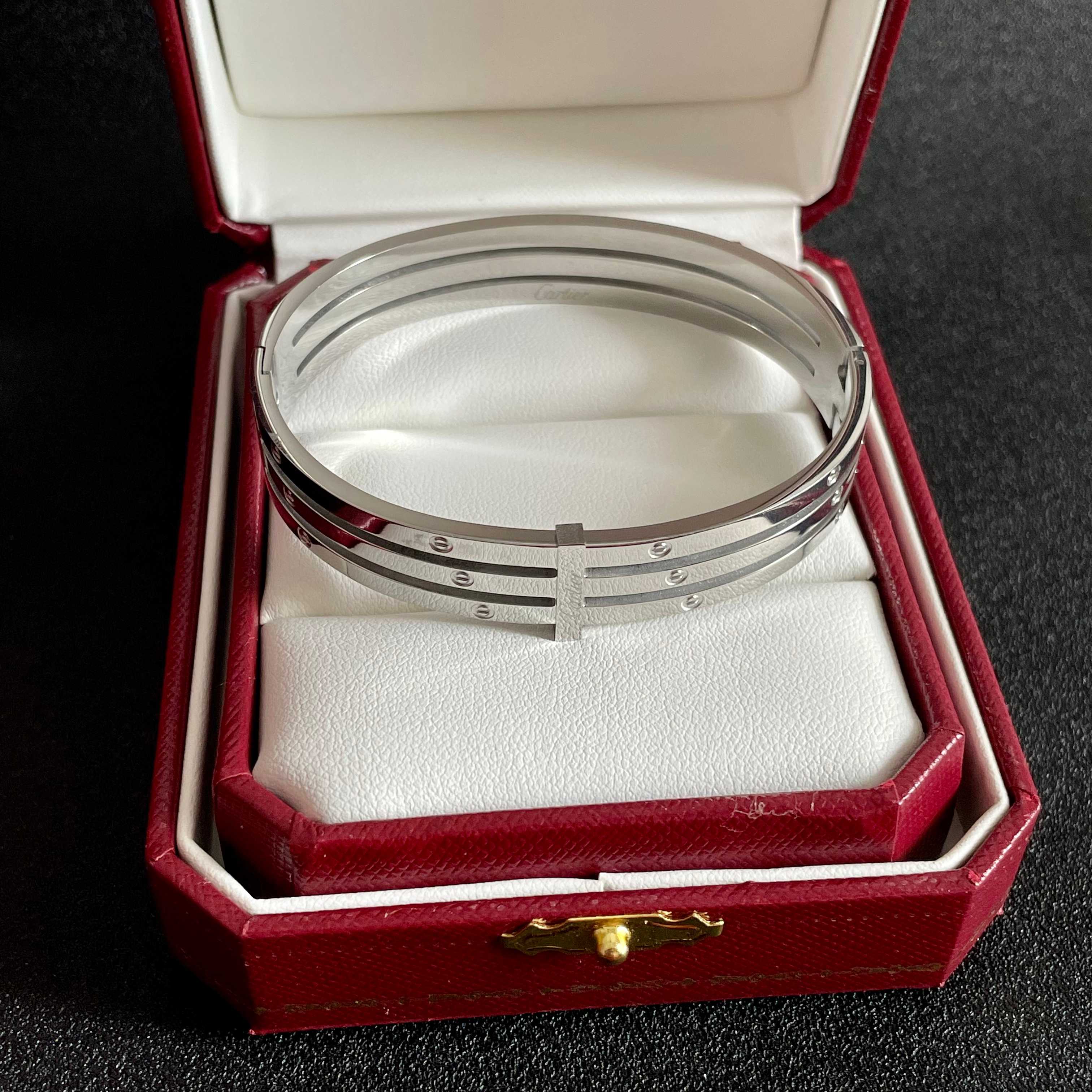 👑Cartier 卡地亚官网最新发布 👉🏻火爆窄版细款中号手镯💥进口精工保色18k💯高端定制👈🏻🙈🙈🙈顶
