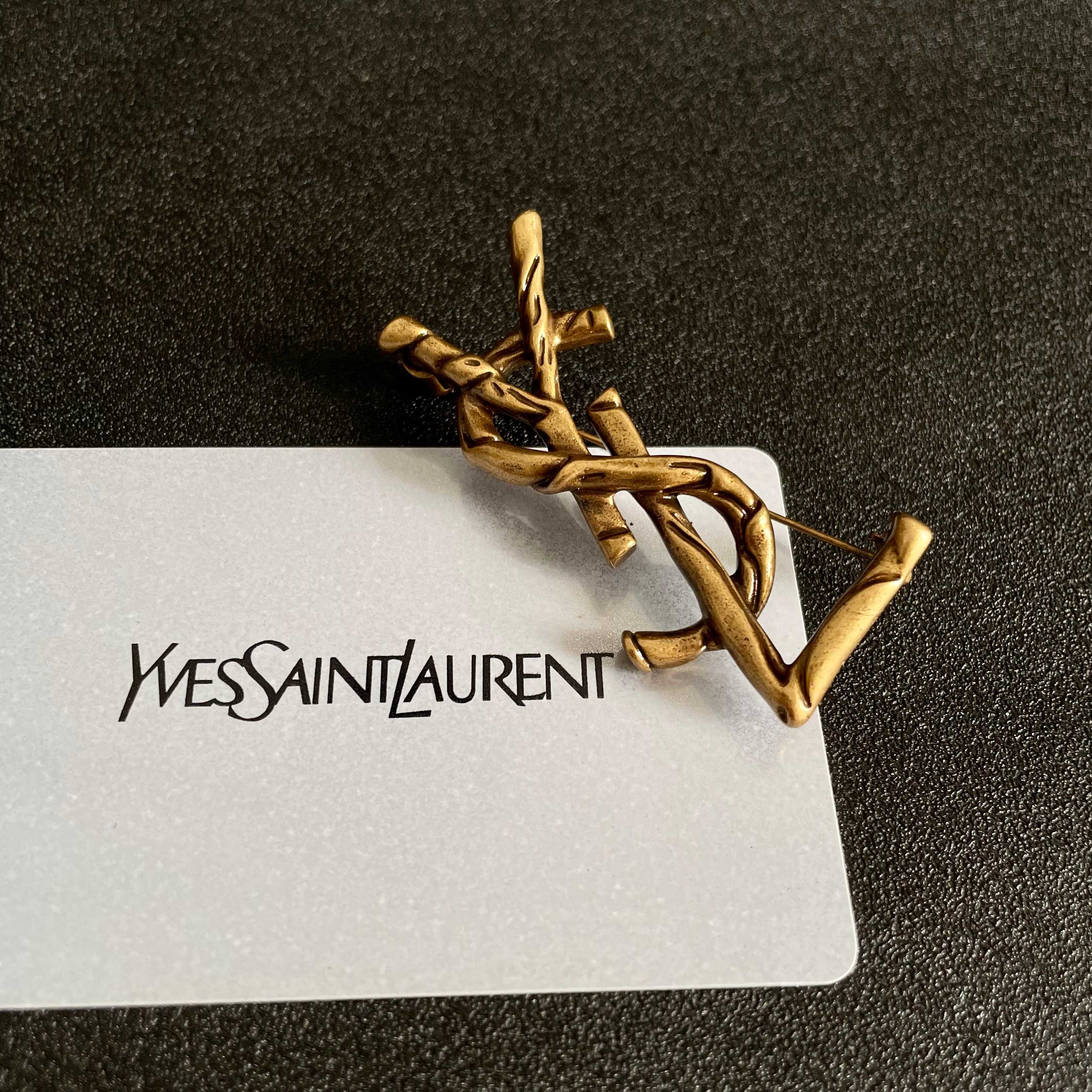圣罗兰YSL 经典复古胸针 奢侈   复古铜色 犹如酒会礼服一般，绚烂多姿。经典 最具个性魅力象征永远的