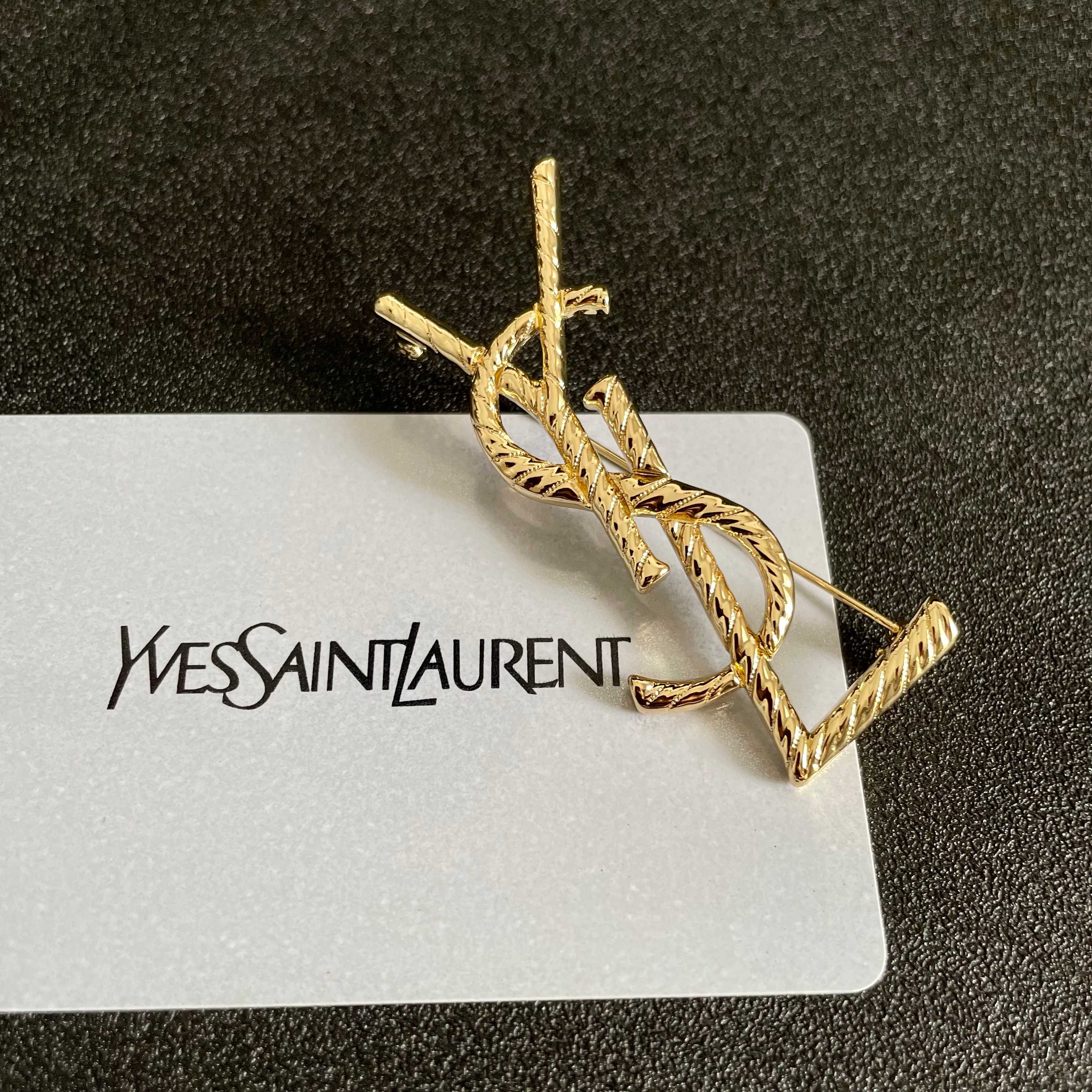 圣罗兰YSL 经典复古胸针 奢侈   复古铜色螺纹 犹如酒会礼服一般，绚烂多姿。经典 最具个性魅力象征永