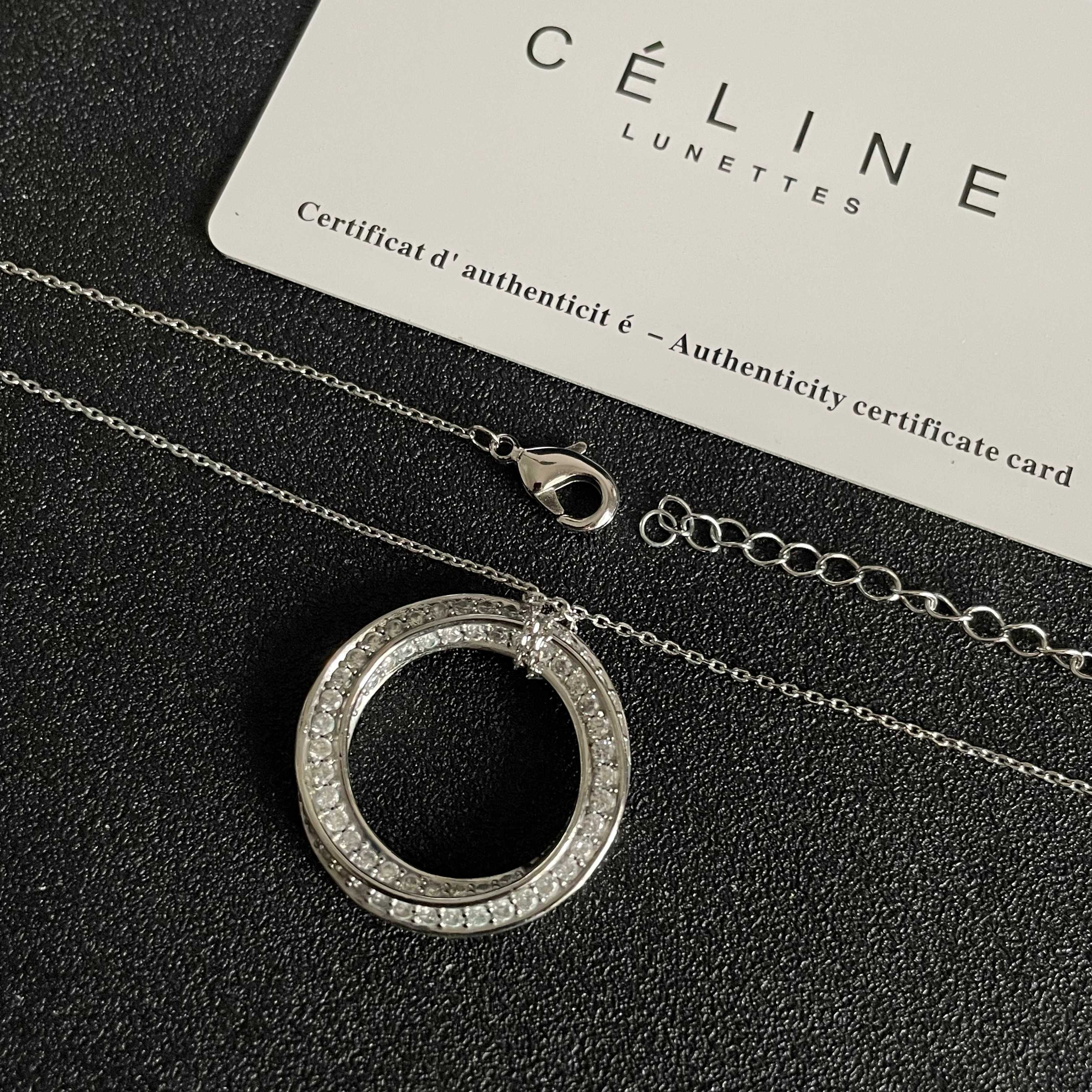 Celine 赛琳 项链 一直是简约时尚界的标杆大胆的设计 百看不厌▪️搭配起来更Fashion ✨.