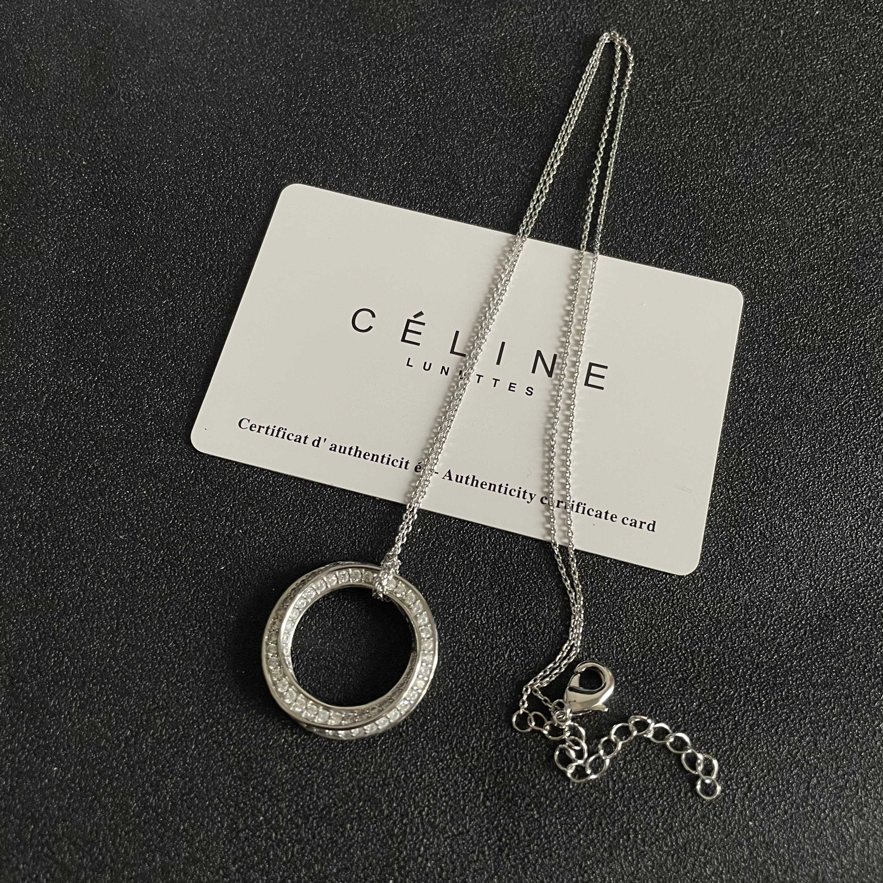 Celine 赛琳 项链 一直是简约时尚界的标杆大胆的设计 百看不厌▪️搭配起来更Fashion ✨.