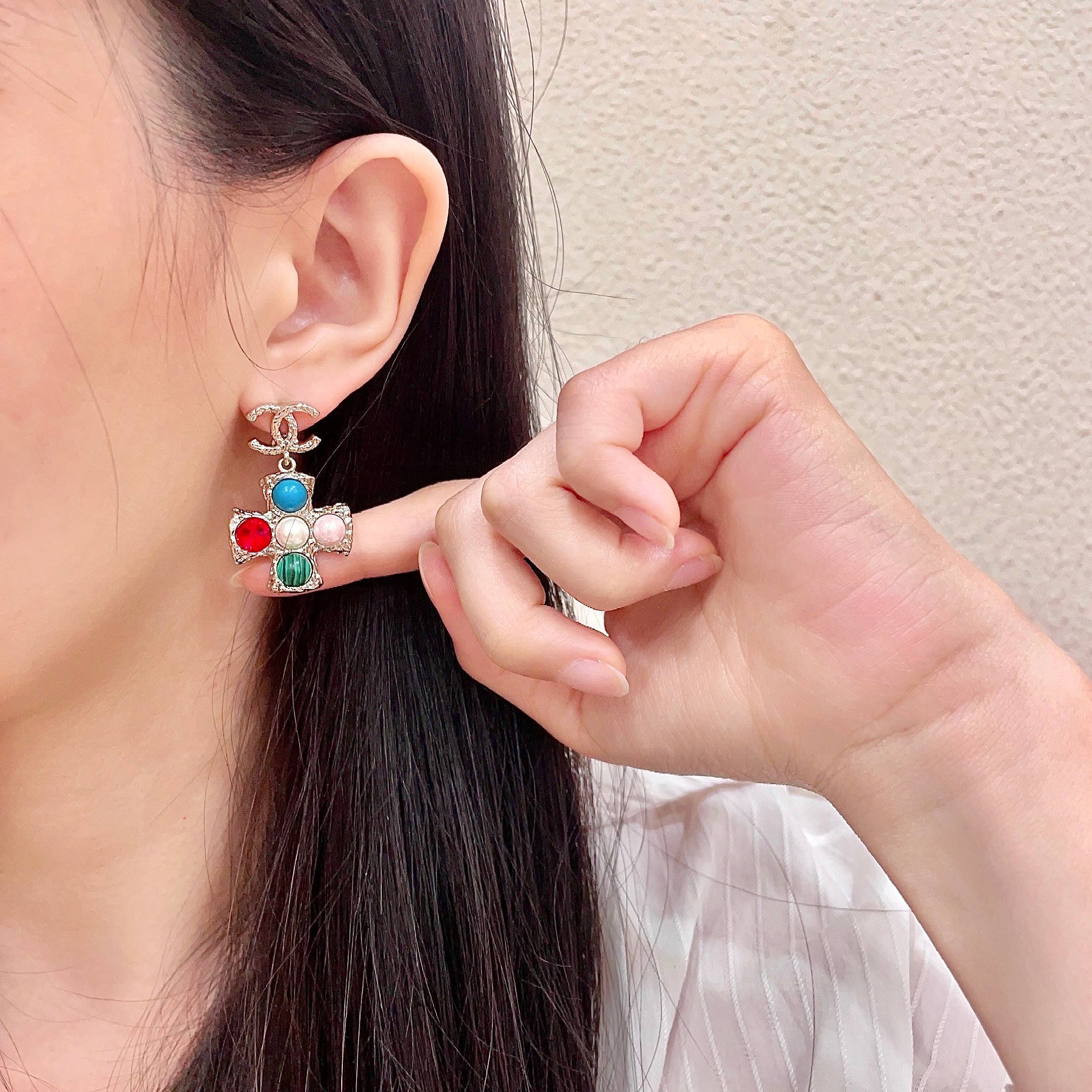 Chanel香奈儿 中古 耳钉👀小香家的款式真心无需多介绍😘🎶每一款都超好看，精致大方，非常显气质