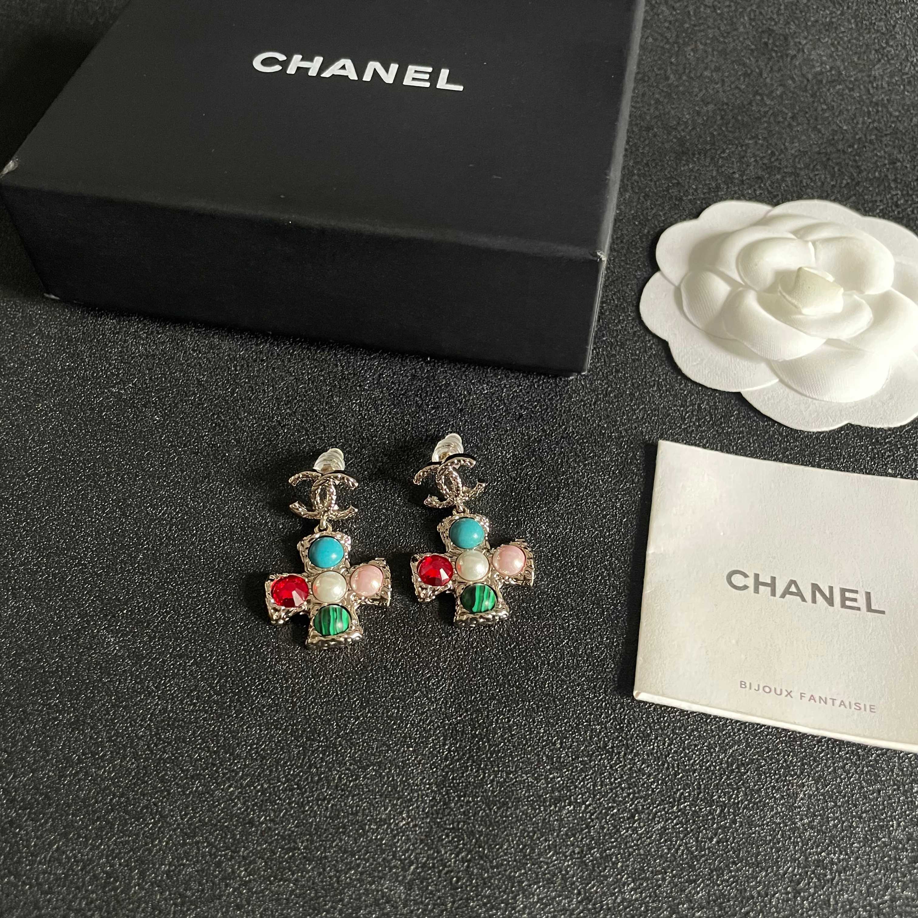 Chanel香奈儿 中古 耳钉👀小香家的款式真心无需多介绍😘🎶每一款都超好看，精致大方，非常显气质