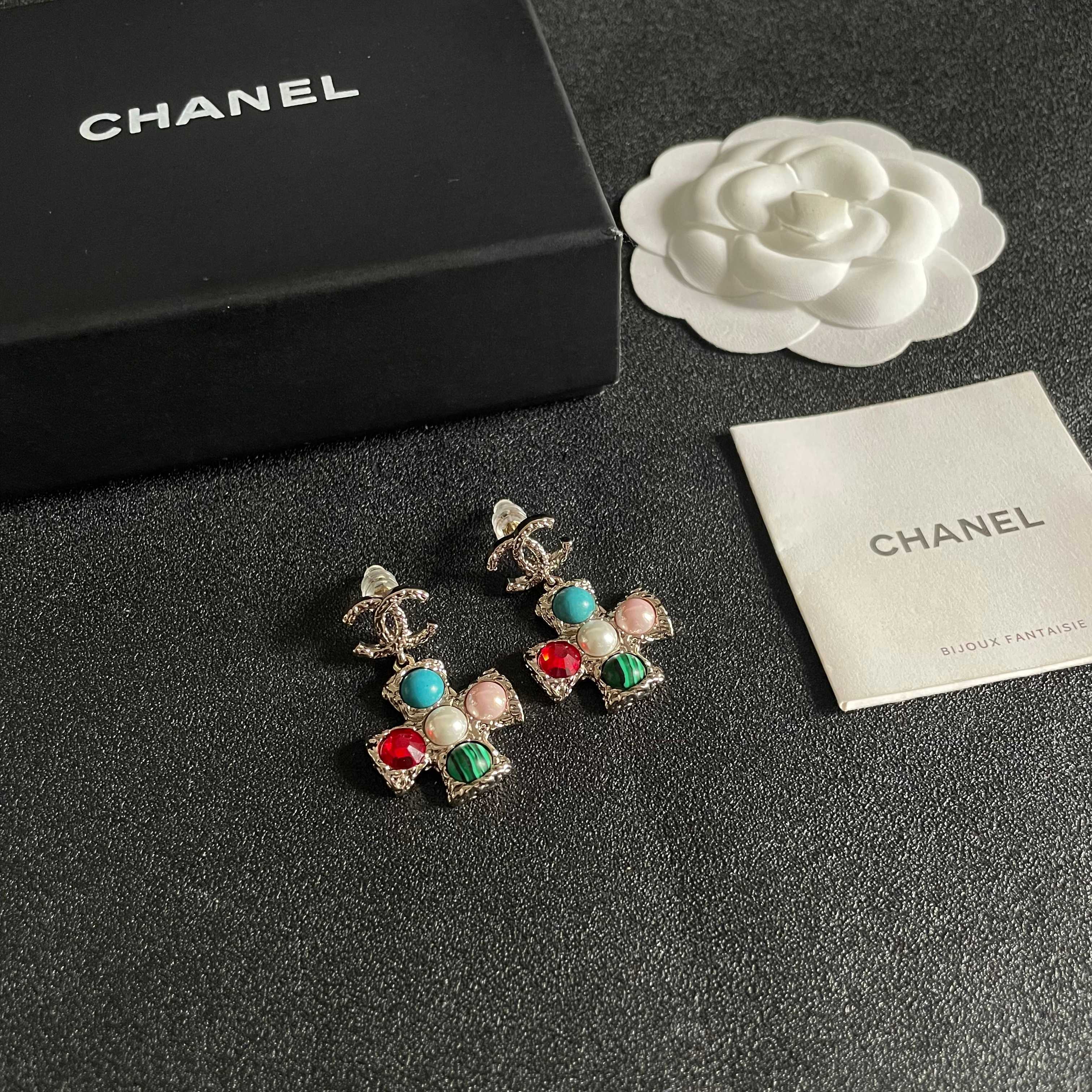 Chanel香奈儿 中古 耳钉👀小香家的款式真心无需多介绍😘🎶每一款都超好看，精致大方，非常显气质