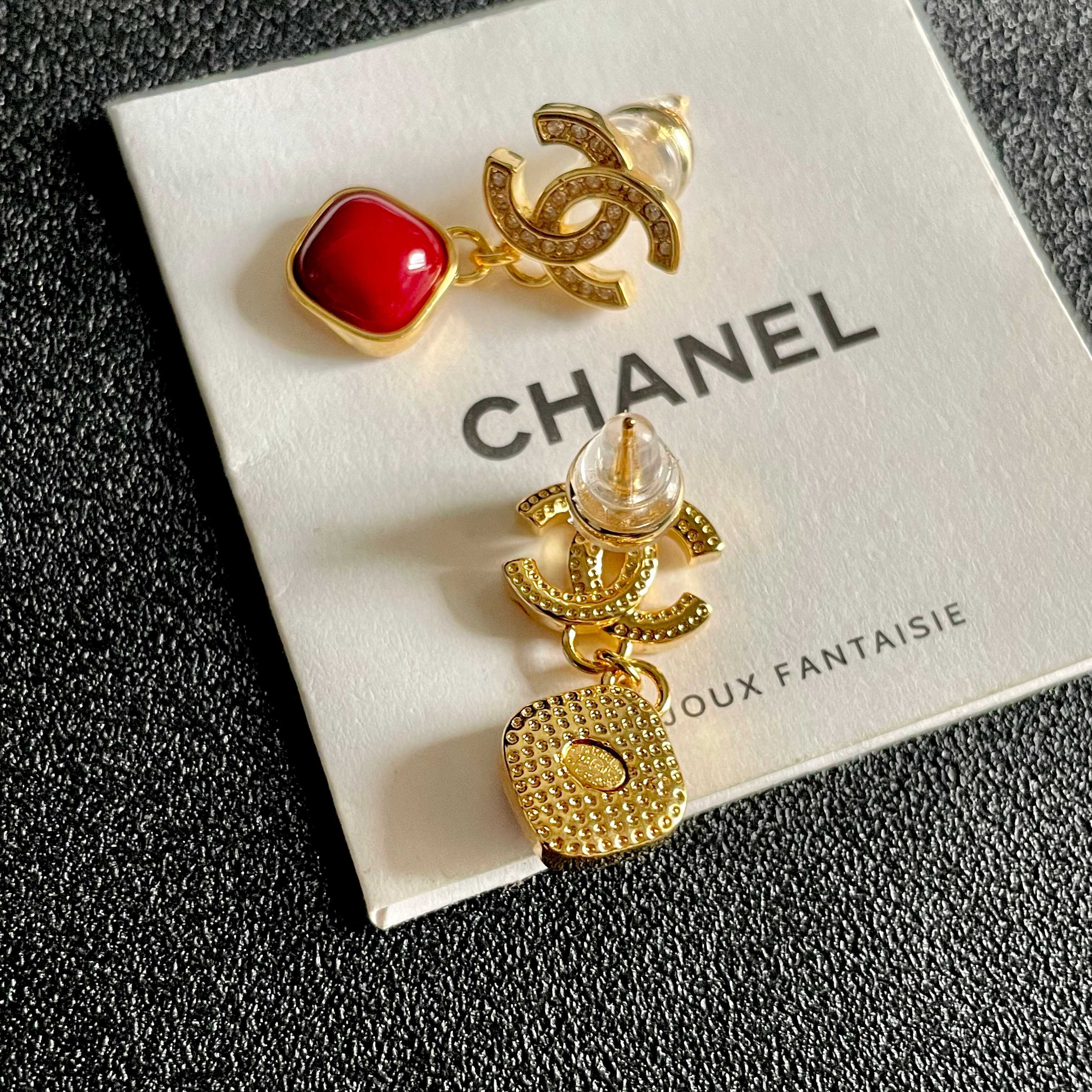 Chanel香奈儿 中古 耳钉👀小香家的款式真心无需多介绍😘🎶每一款都超好看，精致大方，非常显气质