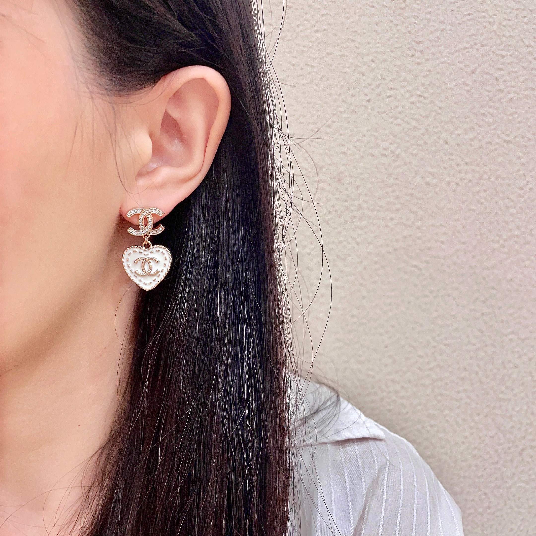 Chanel香奈儿 中古 耳钉👀小香家的款式真心无需多介绍😘🎶每一款都超好看，精致大方，非常显气质