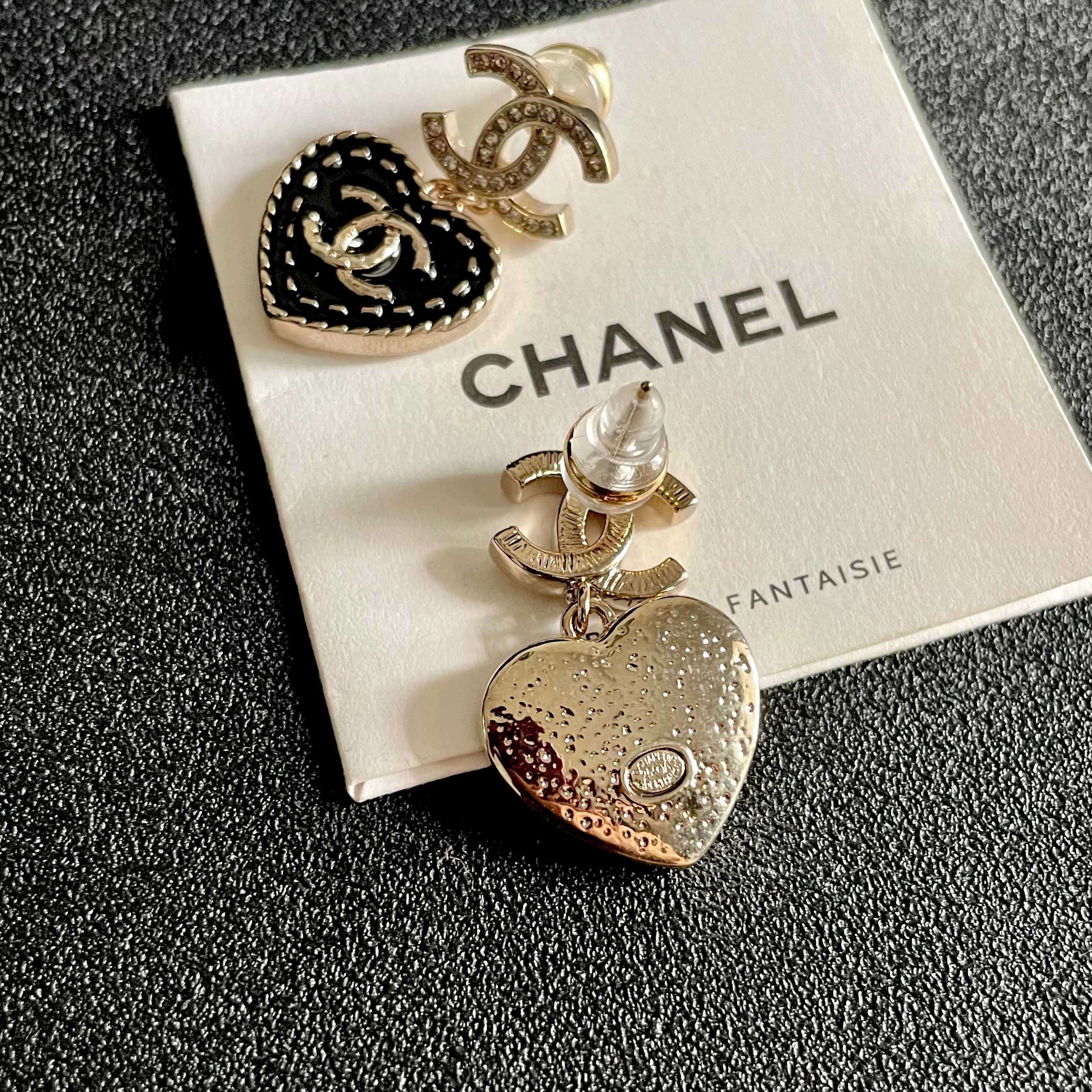 Chanel香奈儿 中古 耳钉👀小香家的款式真心无需多介绍😘🎶每一款都超好看，精致大方，非常显气质