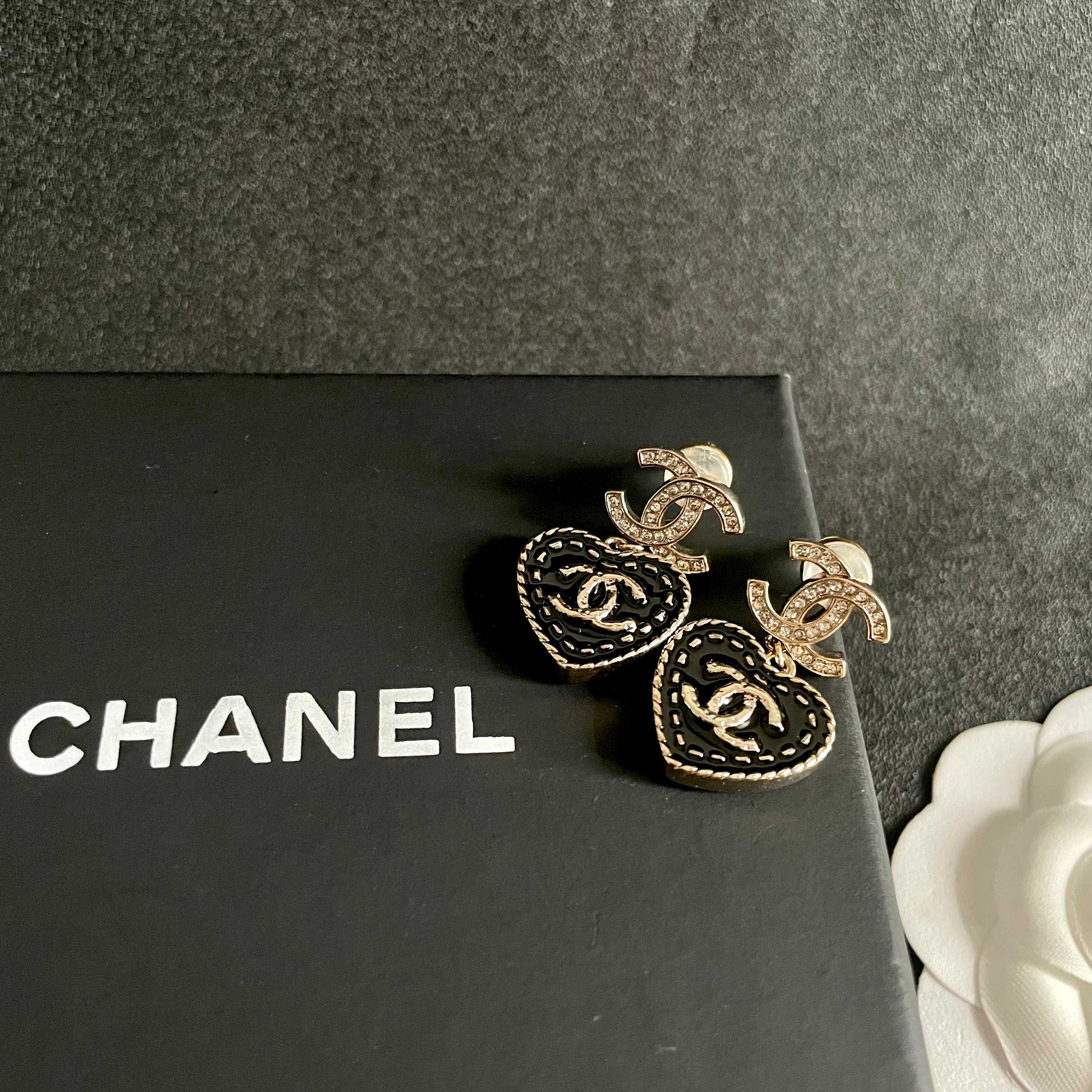 Chanel香奈儿 中古 耳钉👀小香家的款式真心无需多介绍😘🎶每一款都超好看，精致大方，非常显气质