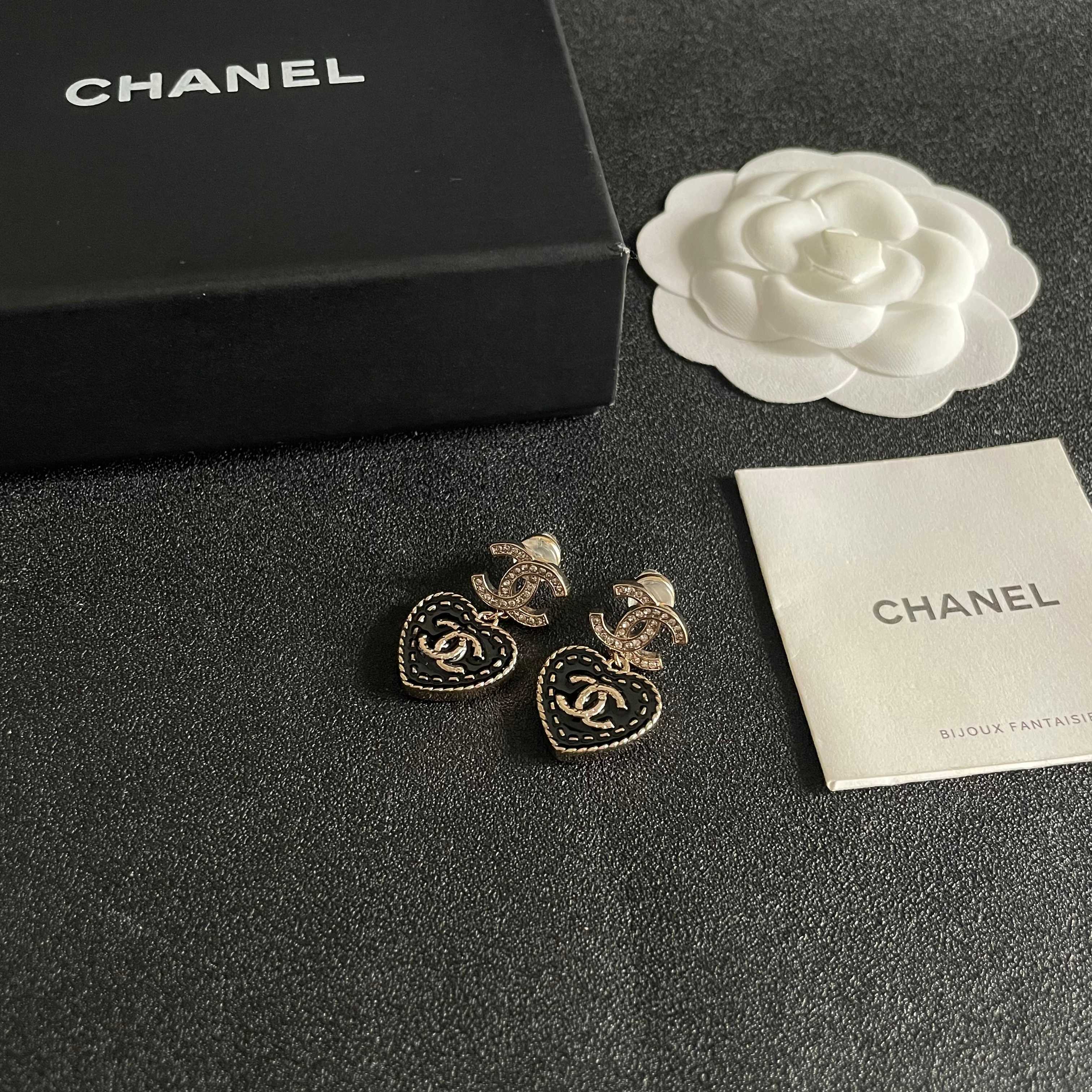 Chanel香奈儿 中古 耳钉👀小香家的款式真心无需多介绍😘🎶每一款都超好看，精致大方，非常显气质