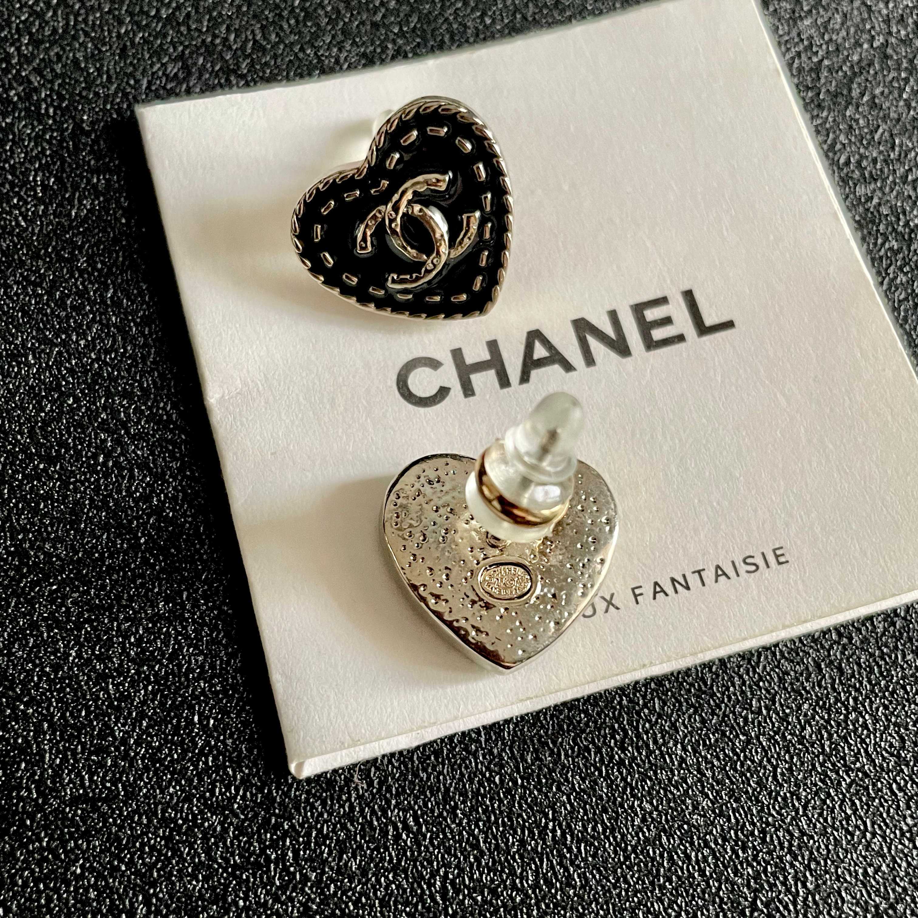 Chanel香奈儿 中古 耳钉👀小香家的款式真心无需多介绍😘🎶每一款都超好看，精致大方，非常显气质
