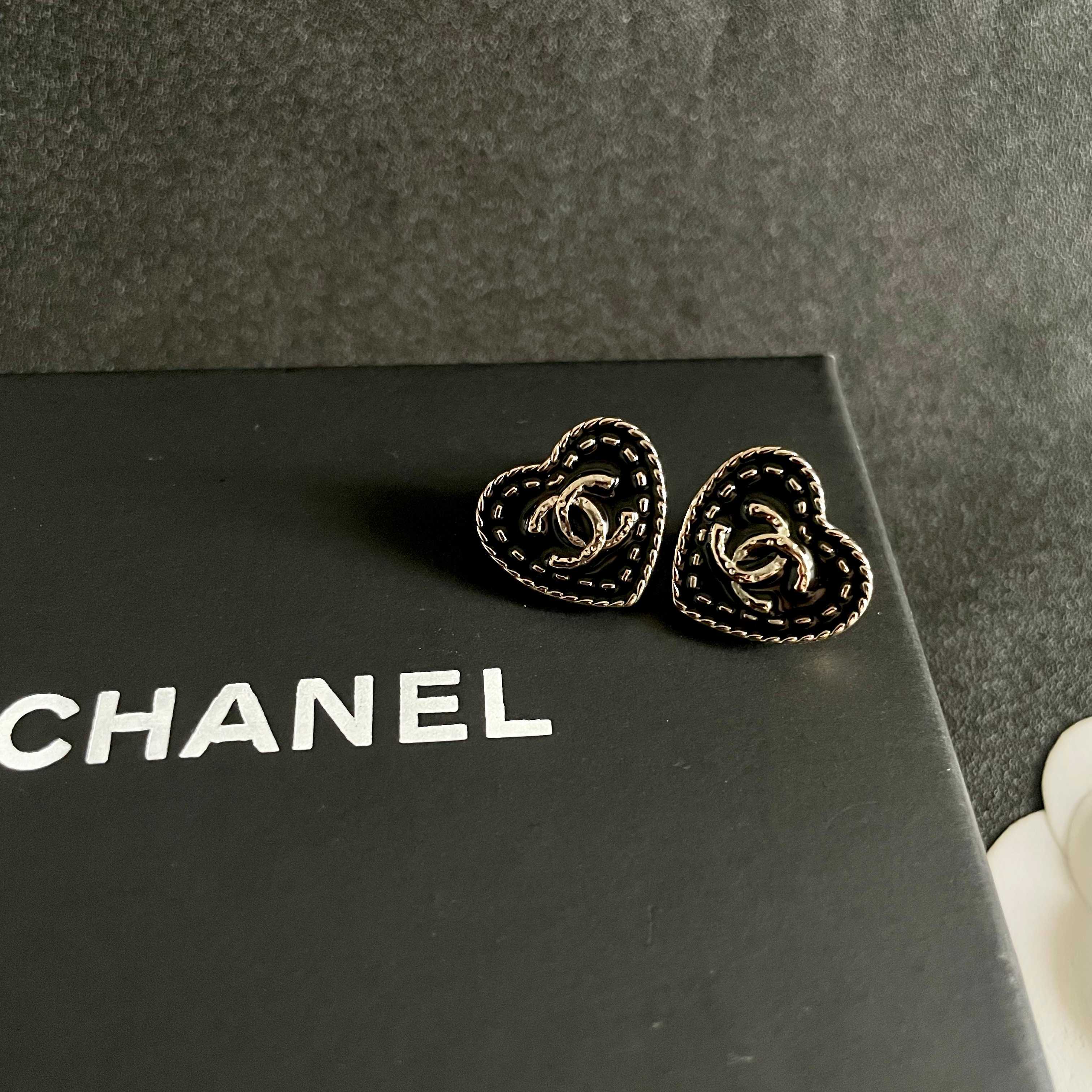 Chanel香奈儿 中古 耳钉👀小香家的款式真心无需多介绍😘🎶每一款都超好看，精致大方，非常显气质