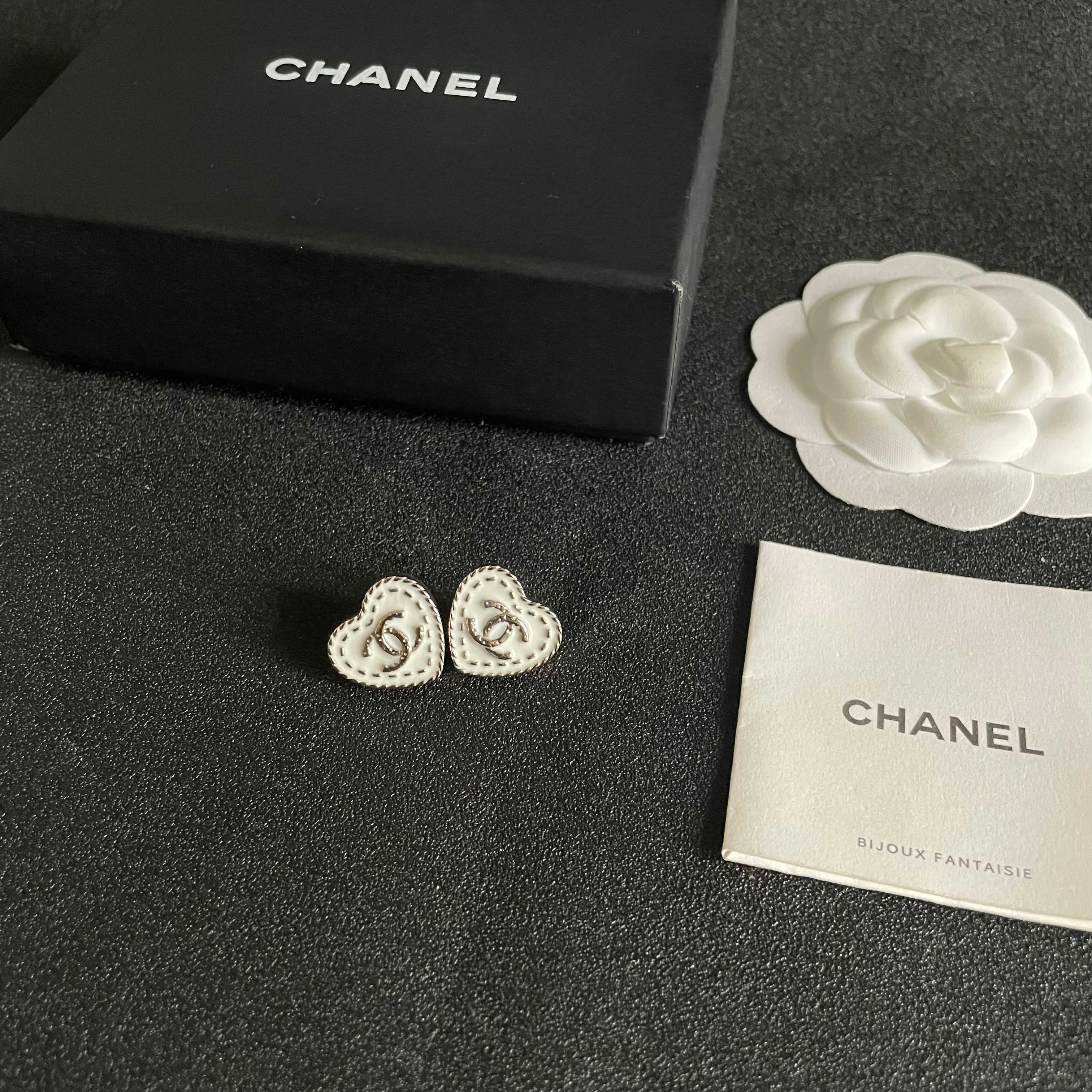 Chanel香奈儿 中古 耳钉👀小香家的款式真心无需多介绍😘🎶每一款都超好看，精致大方，非常显气质