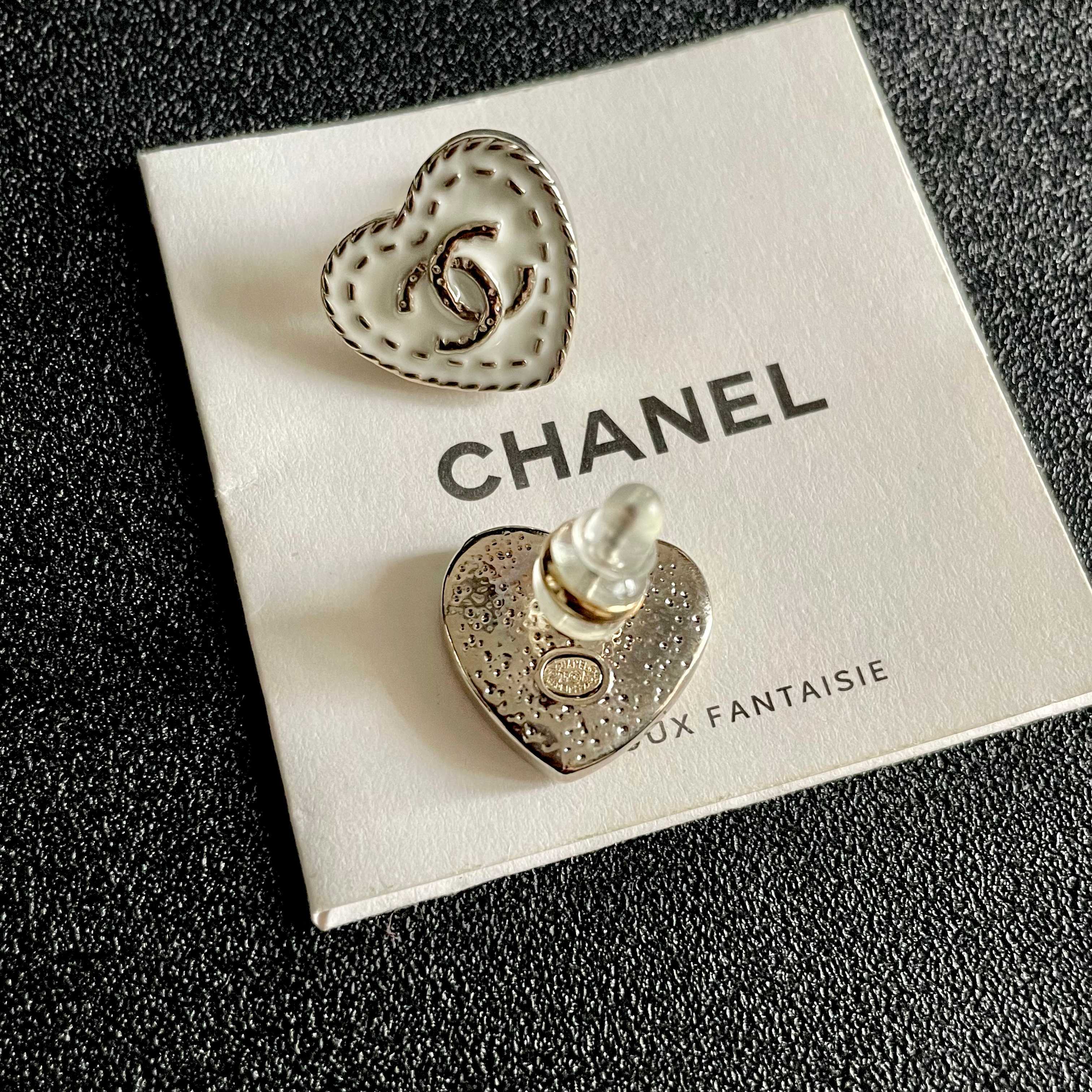 Chanel香奈儿 中古 耳钉👀小香家的款式真心无需多介绍😘🎶每一款都超好看，精致大方，非常显气质