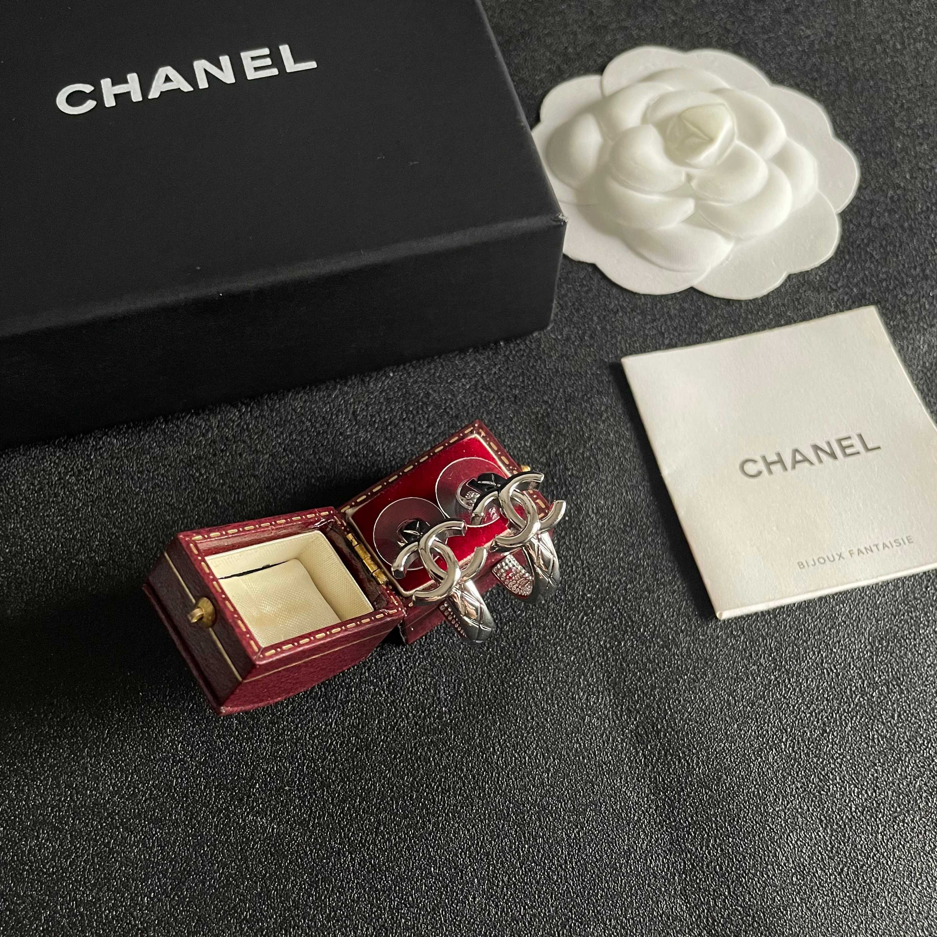 Chanel香奈儿 中古 耳钉👀小香家的款式真心无需多介绍😘🎶每一款都超好看，精致大方，非常显气质