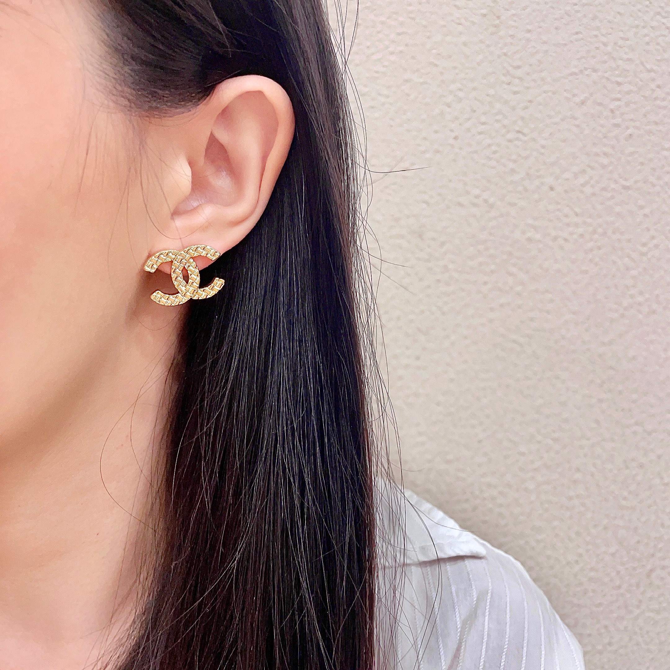 Chanel香奈儿 中古 耳钉👀小香家的款式真心无需多介绍😘🎶每一款都超好看，精致大方，非常显气质