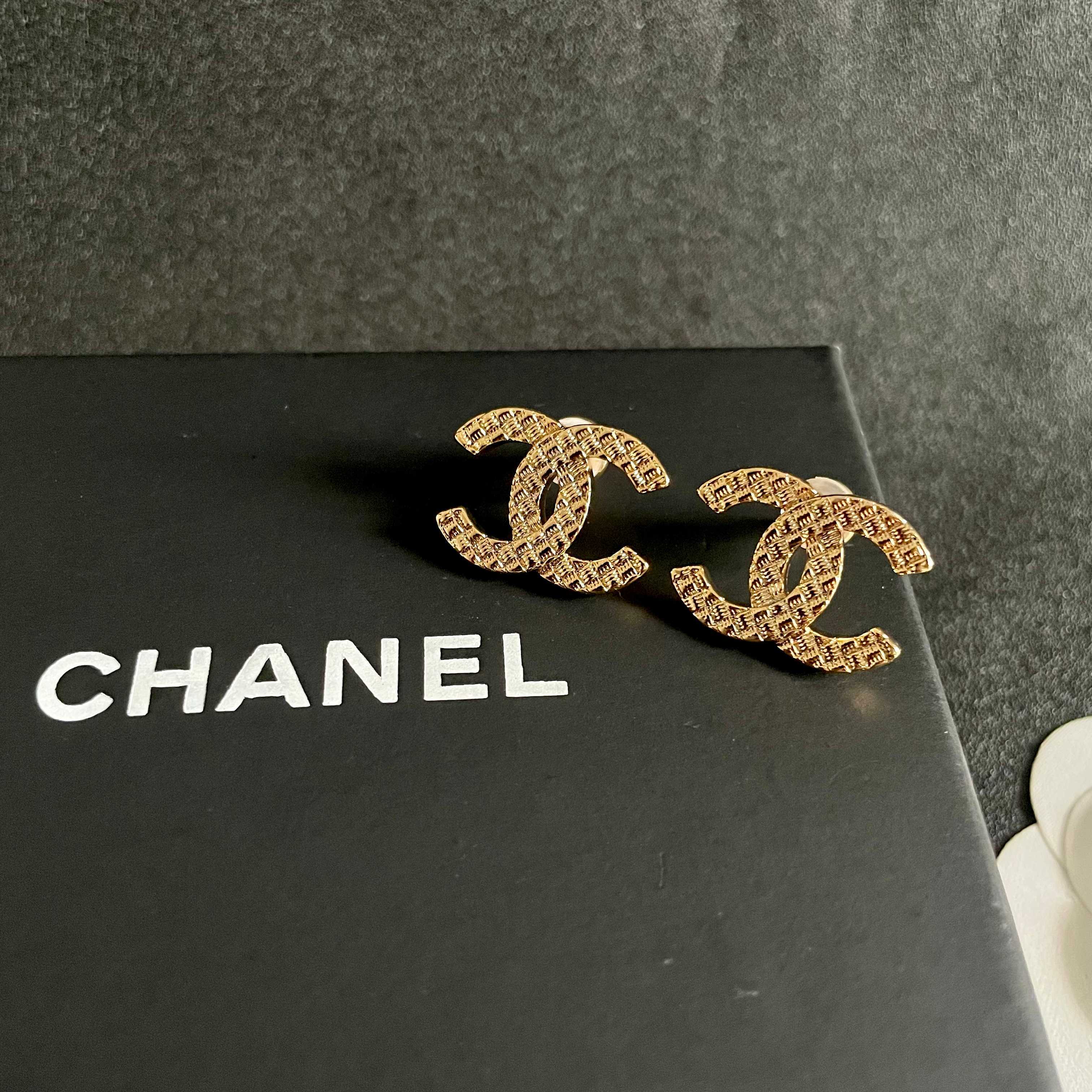 Chanel香奈儿 中古 耳钉👀小香家的款式真心无需多介绍😘🎶每一款都超好看，精致大方，非常显气质