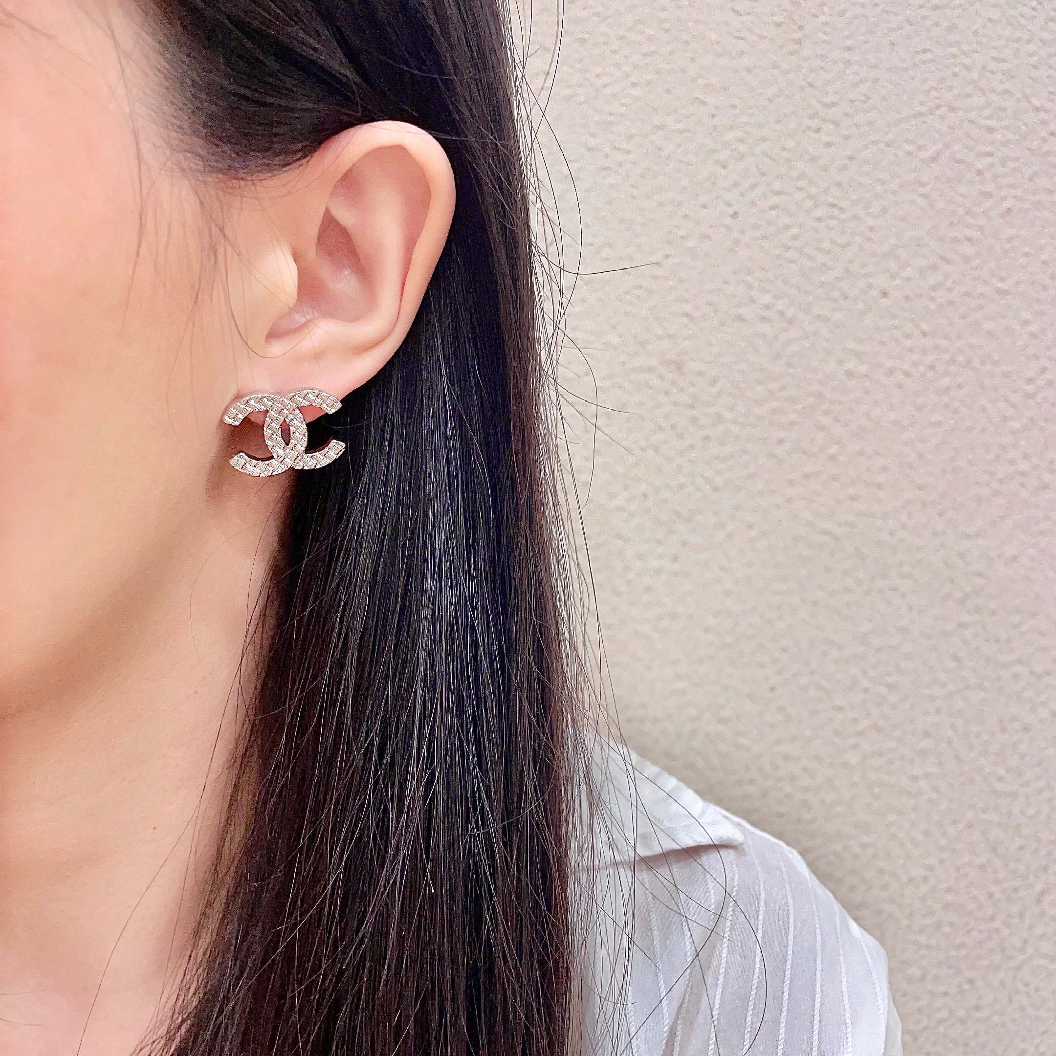 Chanel香奈儿 中古 耳钉👀小香家的款式真心无需多介绍😘🎶每一款都超好看，精致大方，非常显气质