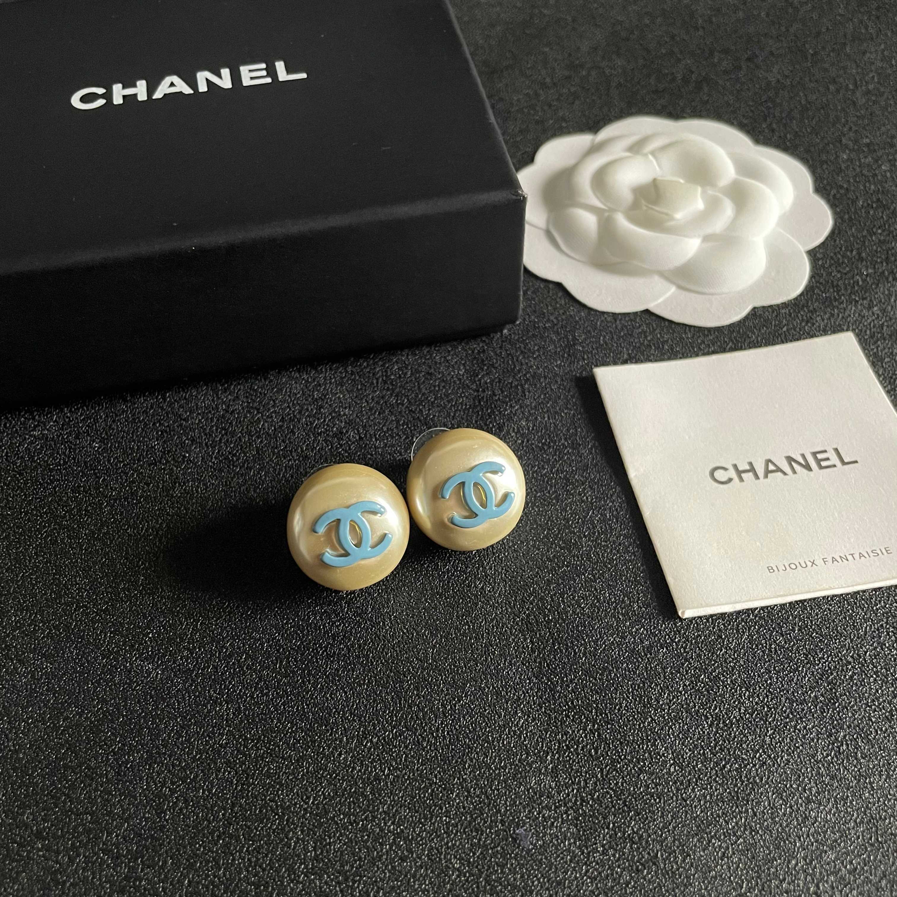 Chanel香奈儿 中古 耳钉👀小香家的款式真心无需多介绍😘🎶每一款都超好看，精致大方，非常显气质