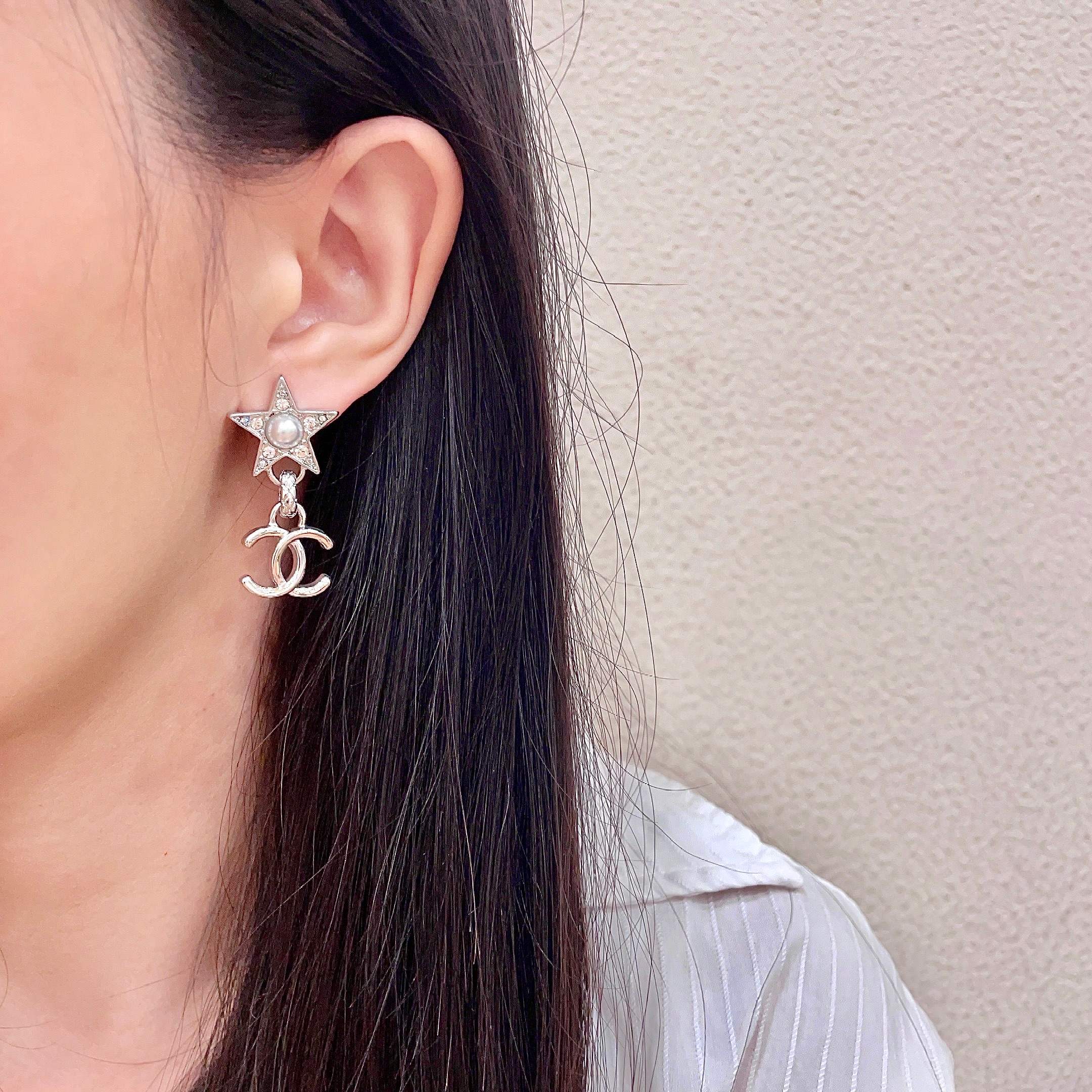 Chanel香奈儿 中古 耳钉👀小香家的款式真心无需多介绍😘🎶每一款都超好看，精致大方，非常显气质