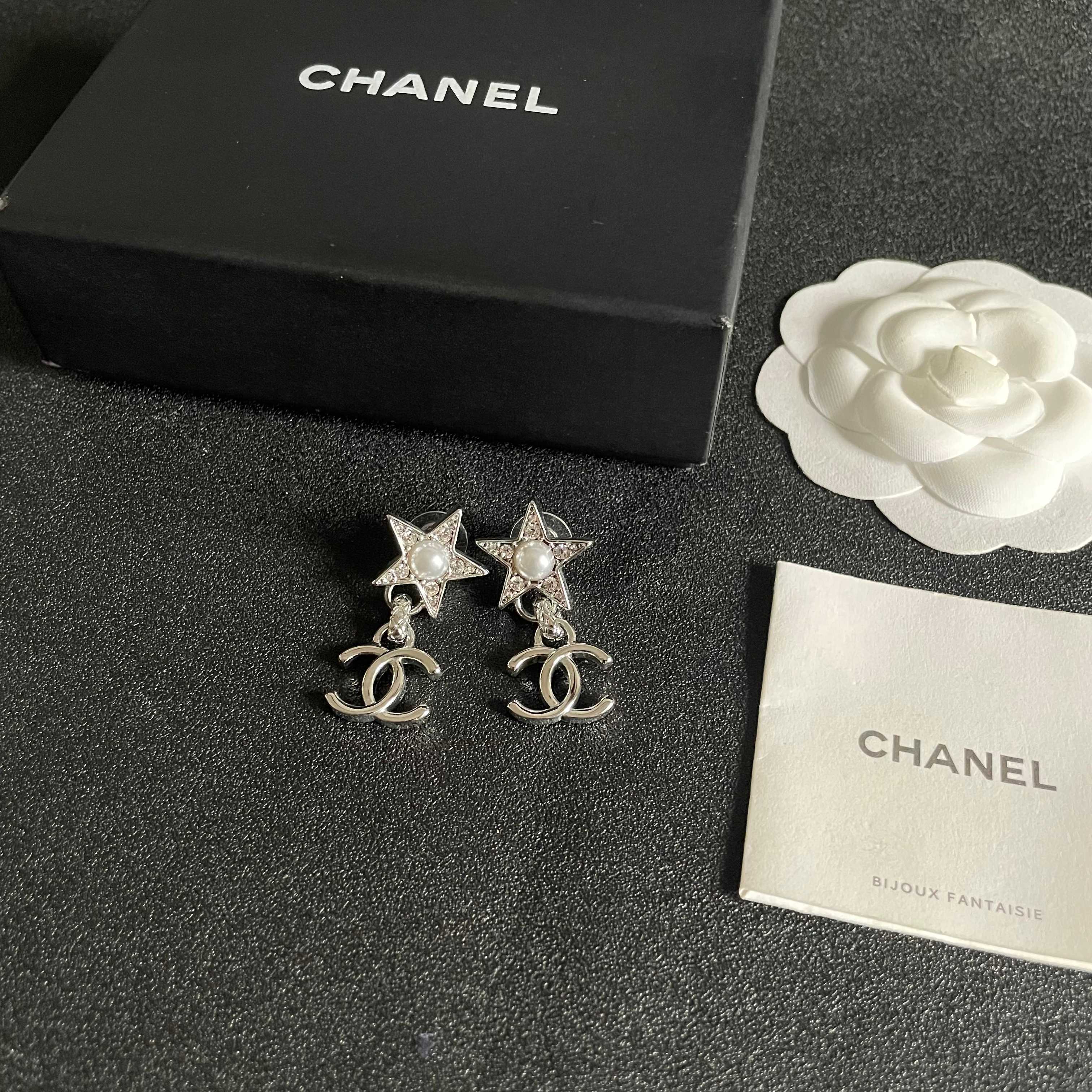 Chanel香奈儿 中古 耳钉👀小香家的款式真心无需多介绍😘🎶每一款都超好看，精致大方，非常显气质