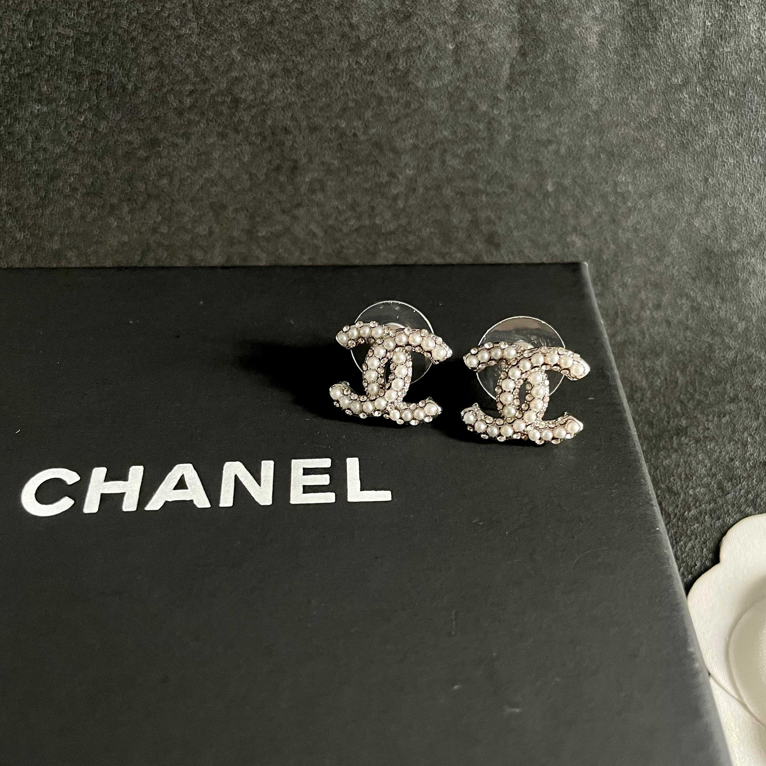 Chanel香奈儿 中古 耳钉👀小香家的款式真心无需多介绍😘🎶每一款都超好看，精致大方，非常显气质