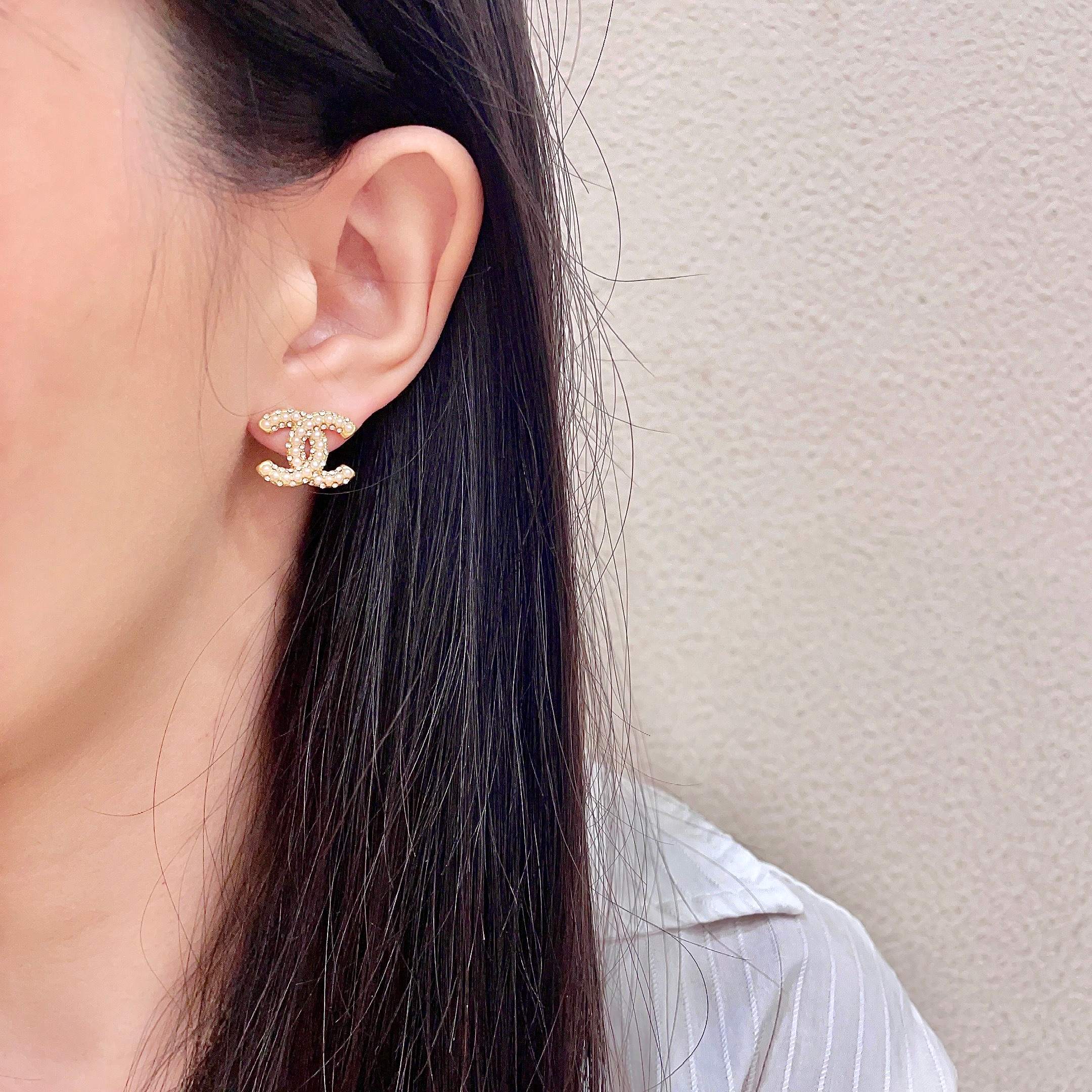 Chanel香奈儿 中古 耳钉👀小香家的款式真心无需多介绍😘🎶每一款都超好看，精致大方，非常显气质