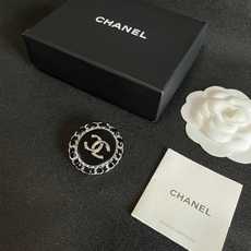 CHANEL🇫🇷小香 专柜新款同步上新香奈儿胸针,是最懂女人的饰物。那些倾注了全部心血去做自己的女人,往 CHANEL🇫🇷小香 专柜新款同步上新香奈儿胸针,是最懂女人的饰物。那些倾注了全部心血去做自己的女人,往