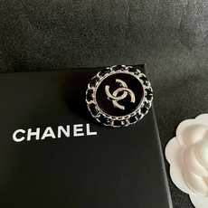 CHANEL🇫🇷小香 专柜新款同步上新香奈儿胸针,是最懂女人的饰物。那些倾注了全部心血去做自己的女人,往 CHANEL🇫🇷小香 专柜新款同步上新香奈儿胸针,是最懂女人的饰物。那些倾注了全部心血去做自己的女人,往
